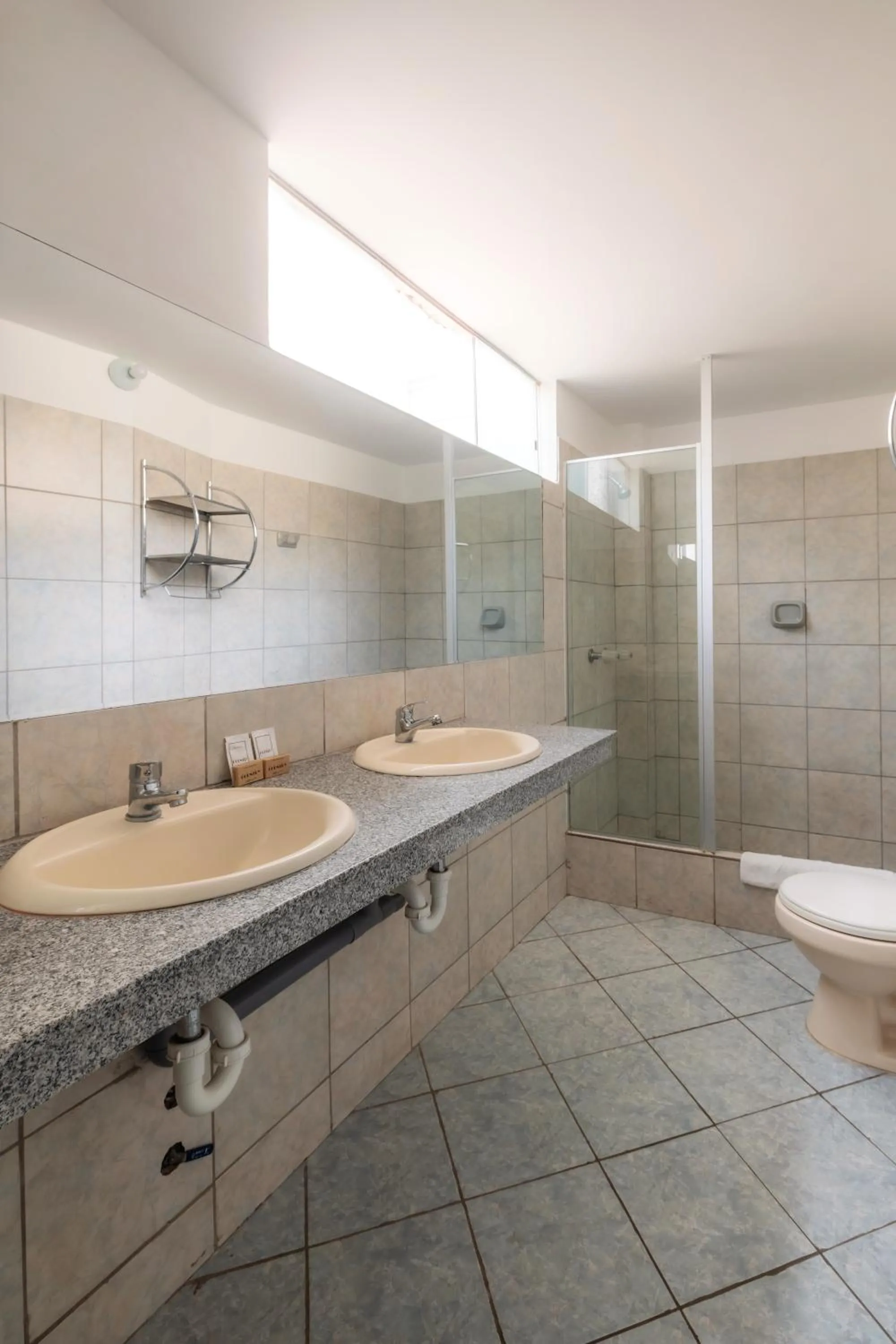 Shower in Hotel Country Trujillo