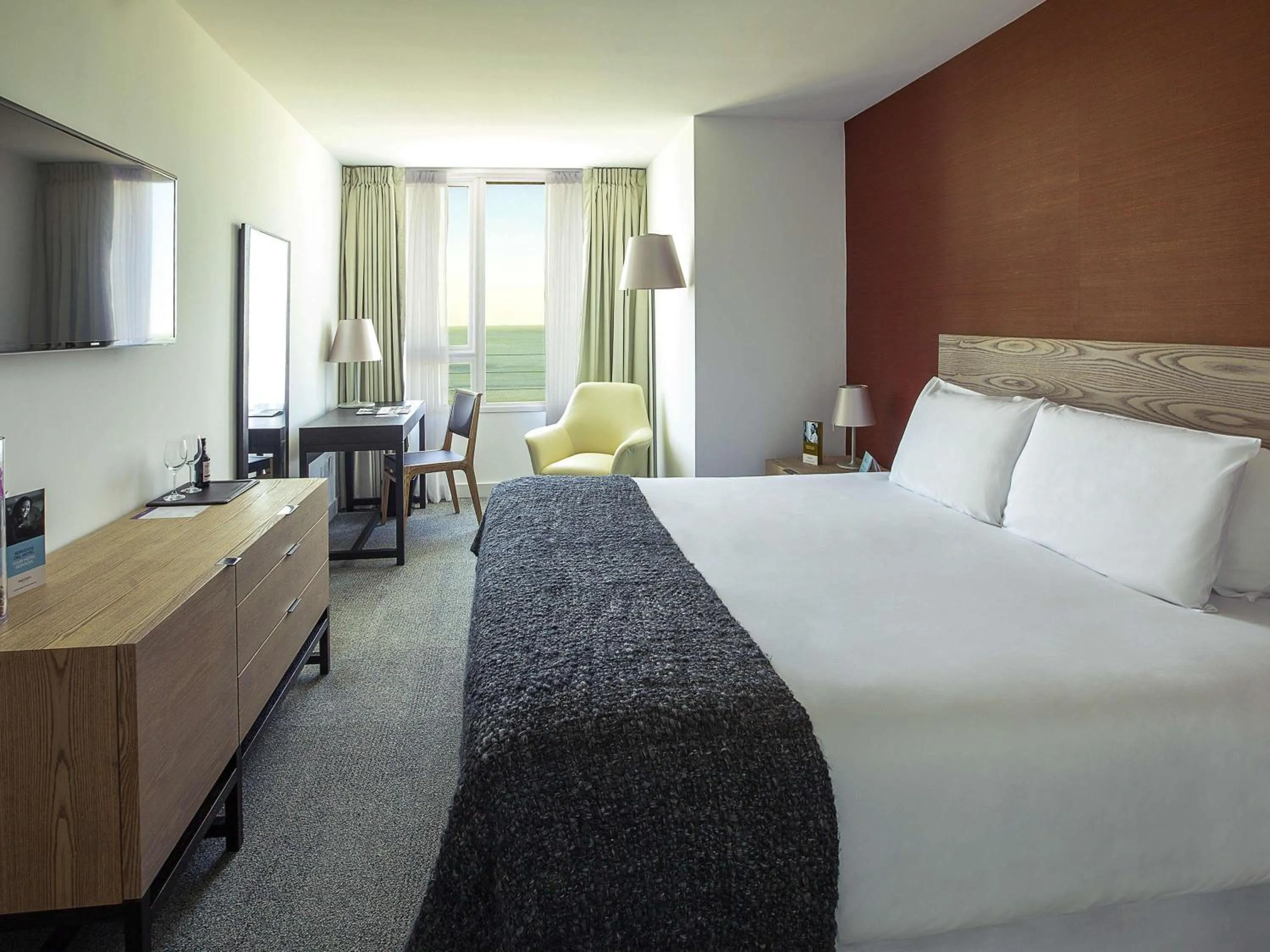 Bedroom, Bed in Mercure Montevideo Punta Carretas