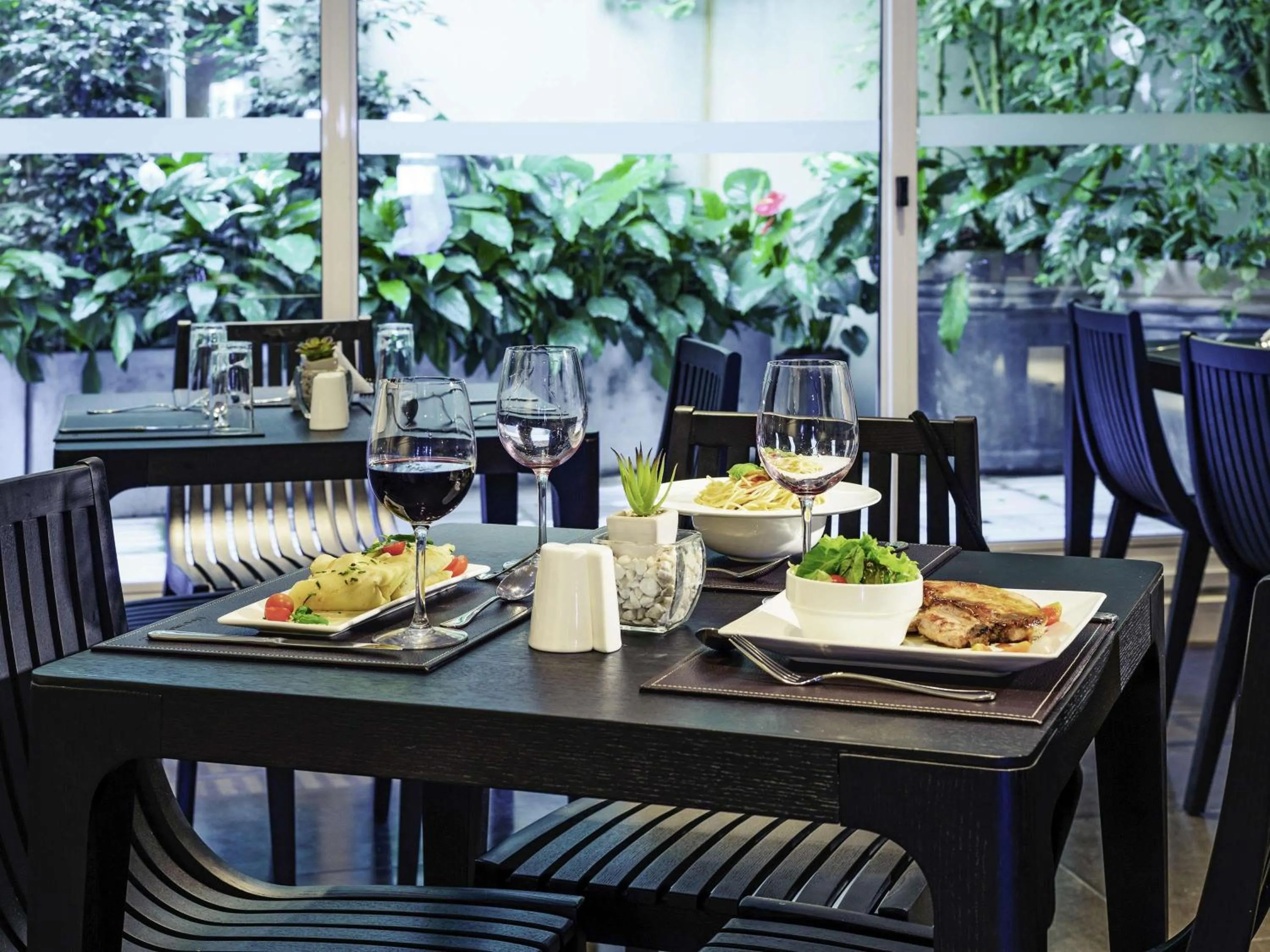 Restaurant/places to eat in Mercure Montevideo Punta Carretas