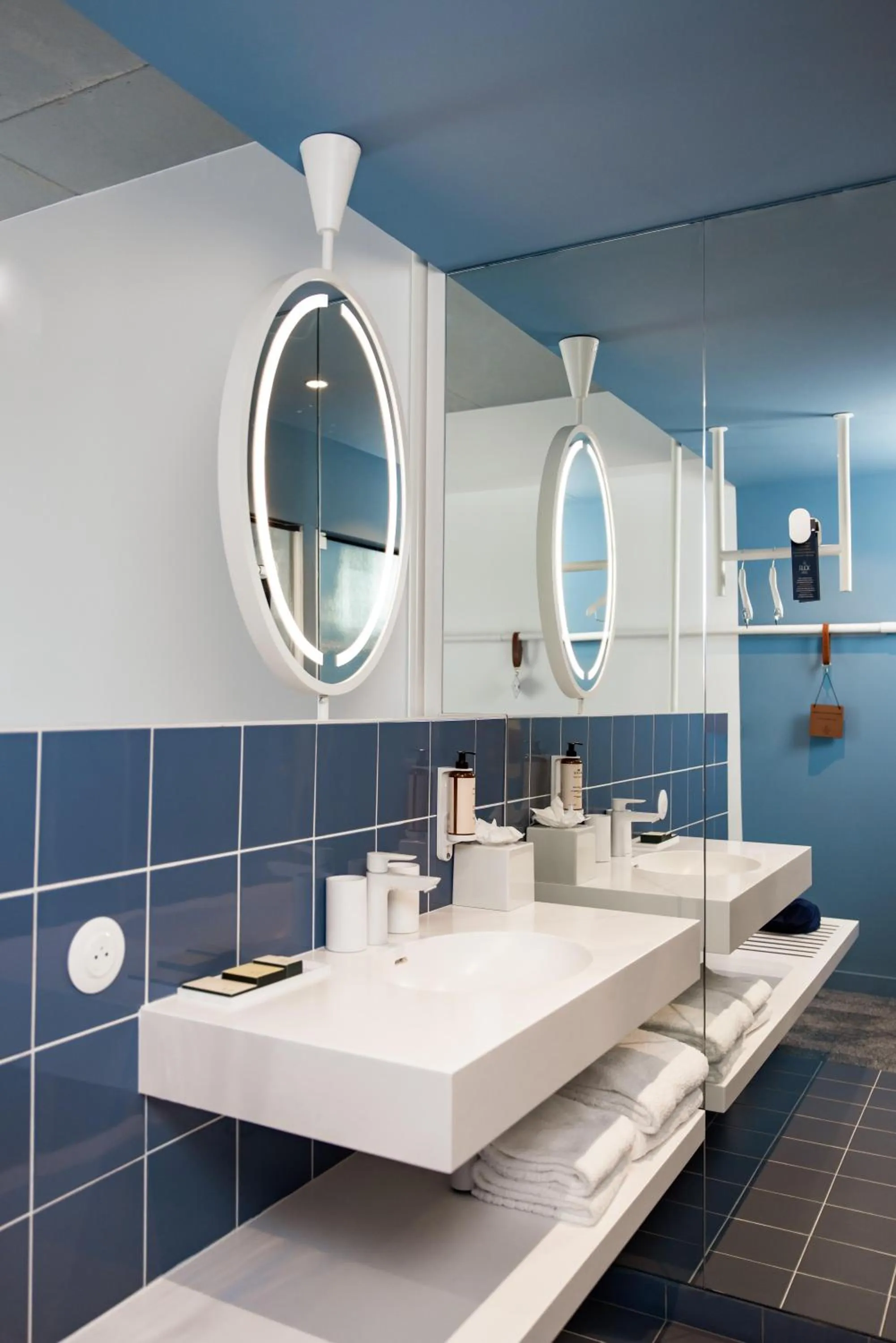 Shower in The Ruck Hotel