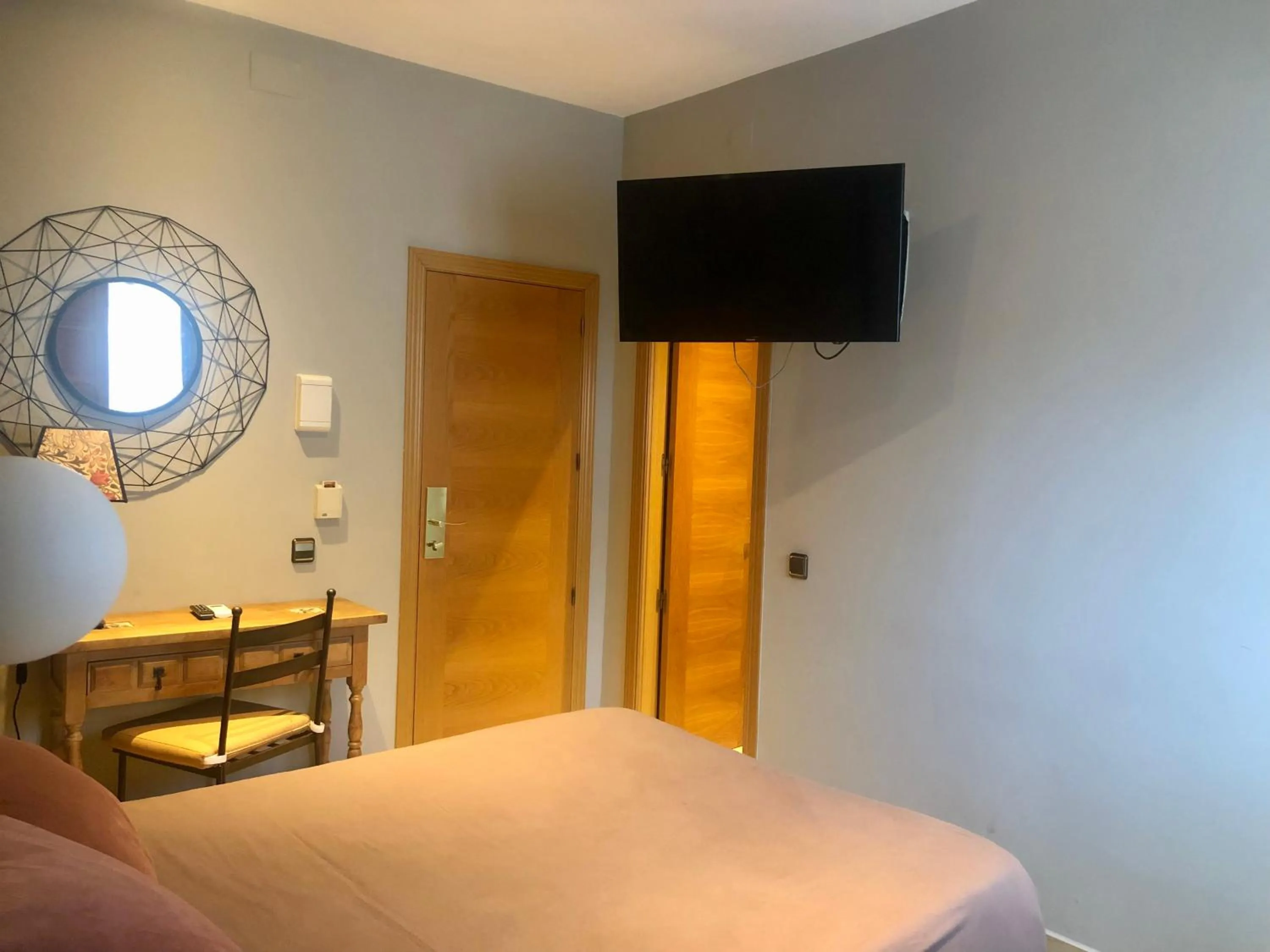 TV and multimedia, Bed in Hotel Sol