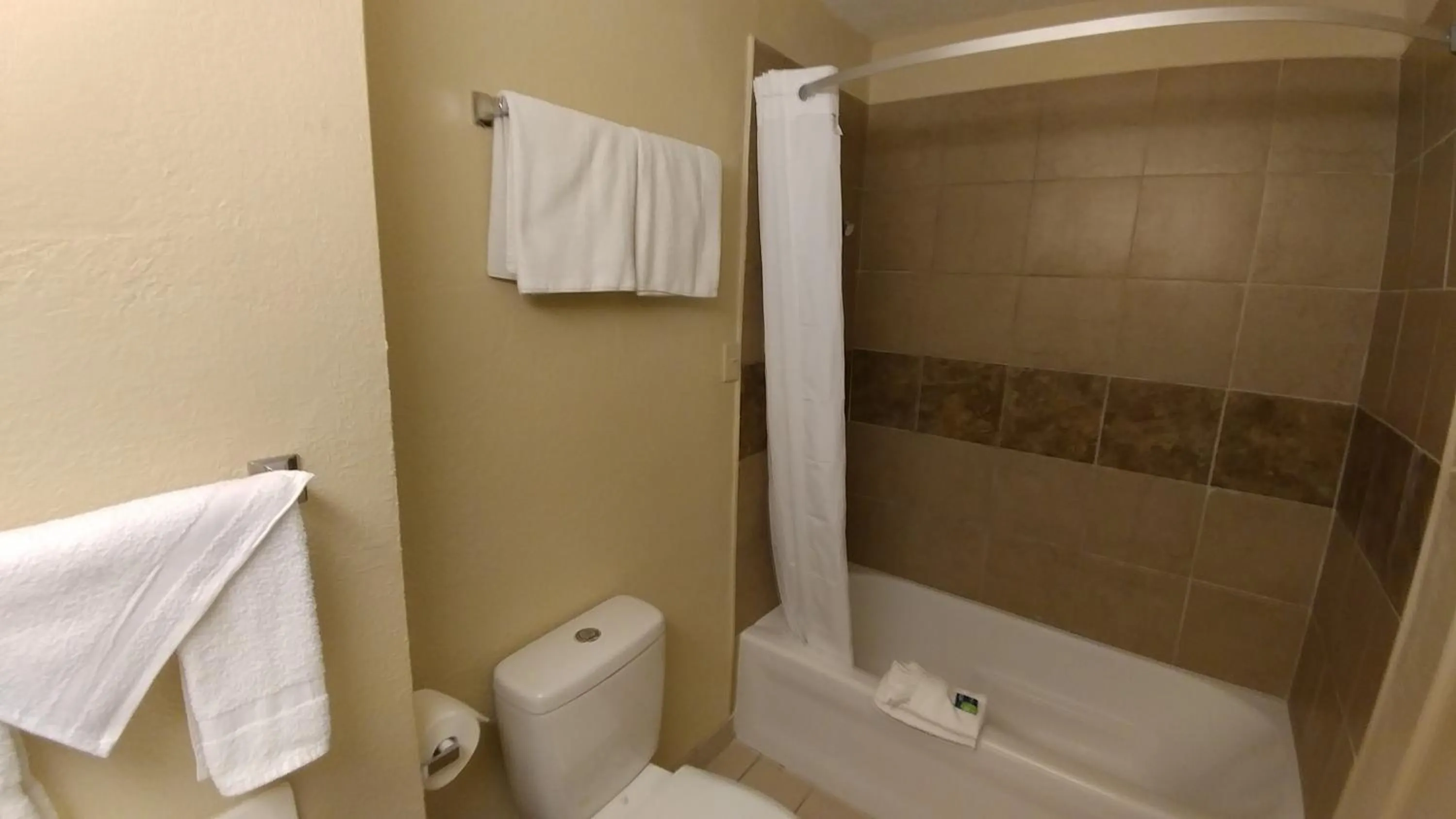 Bathroom in Best Budget Inn Tell City