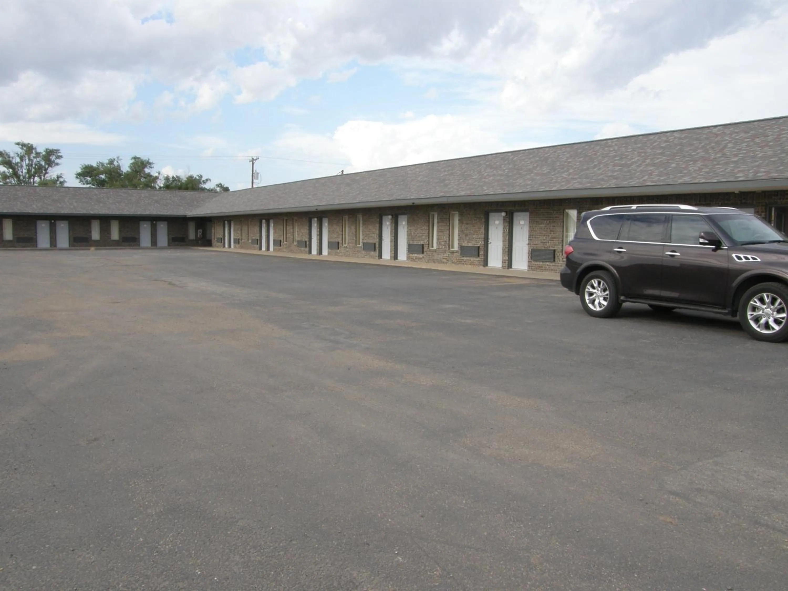 Property building in Friona Inn