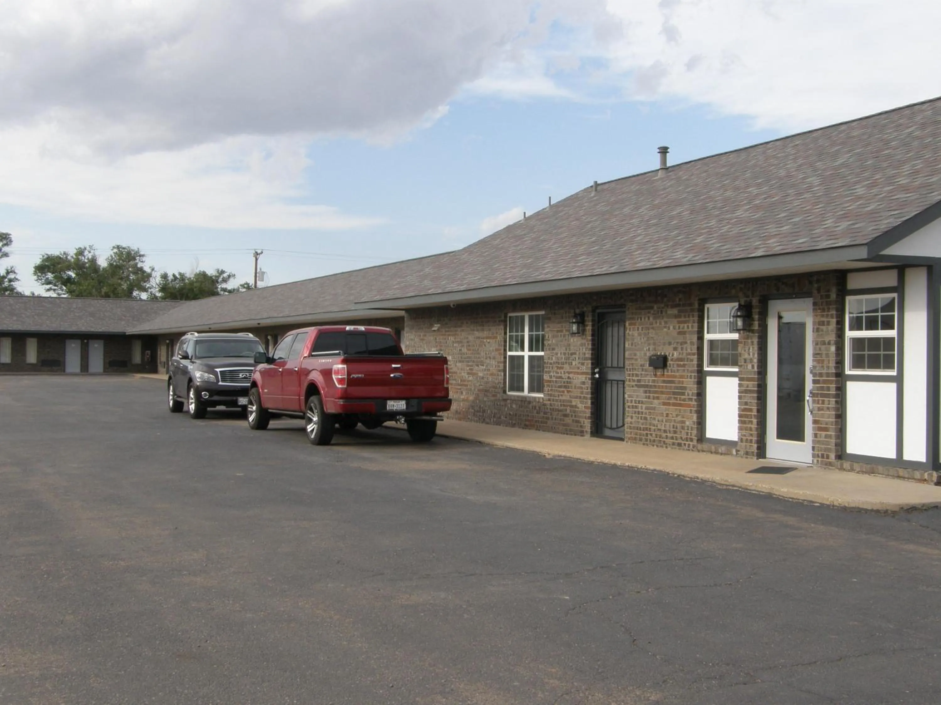 Property building in Friona Inn