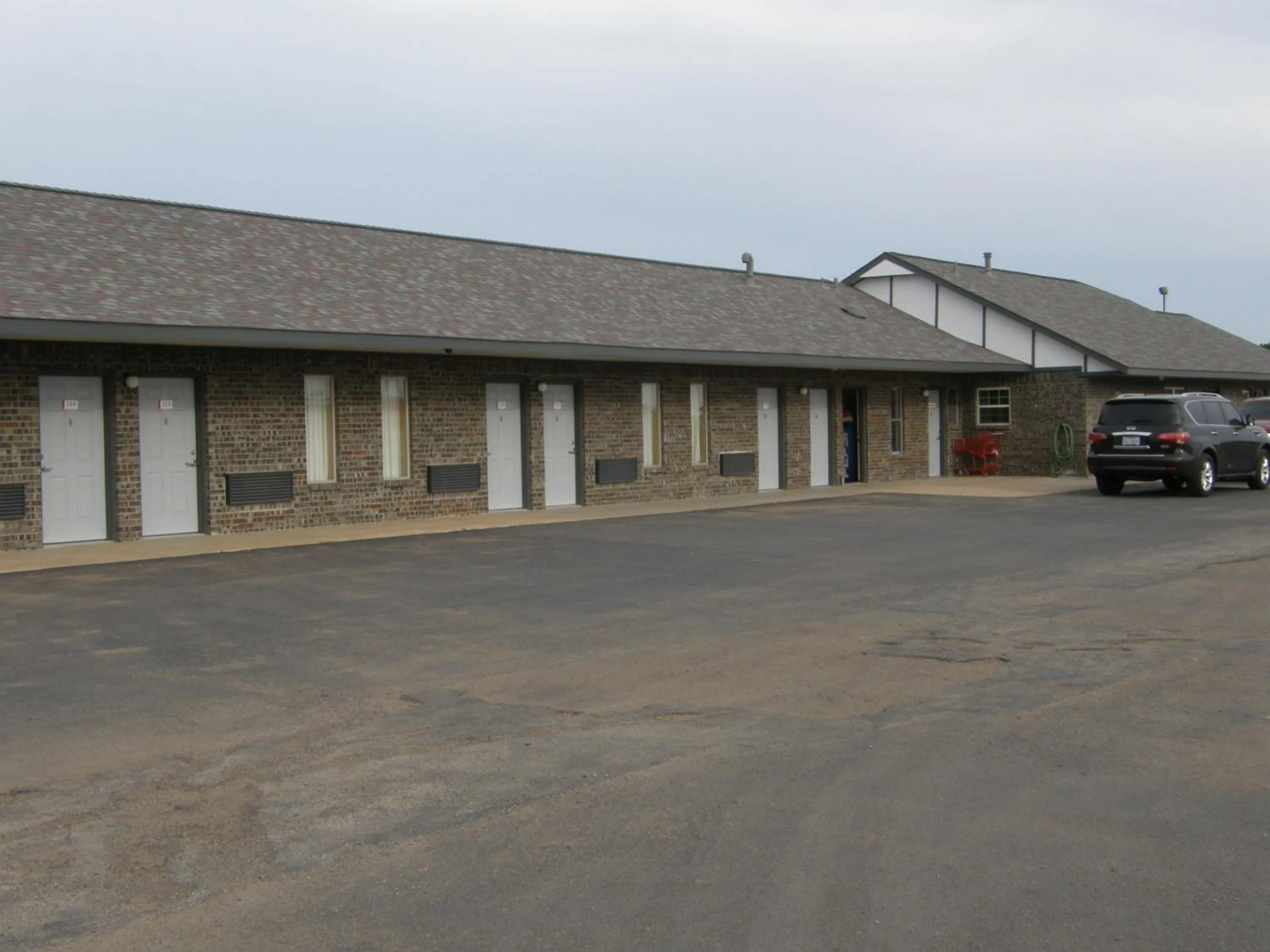 Property building in Friona Inn