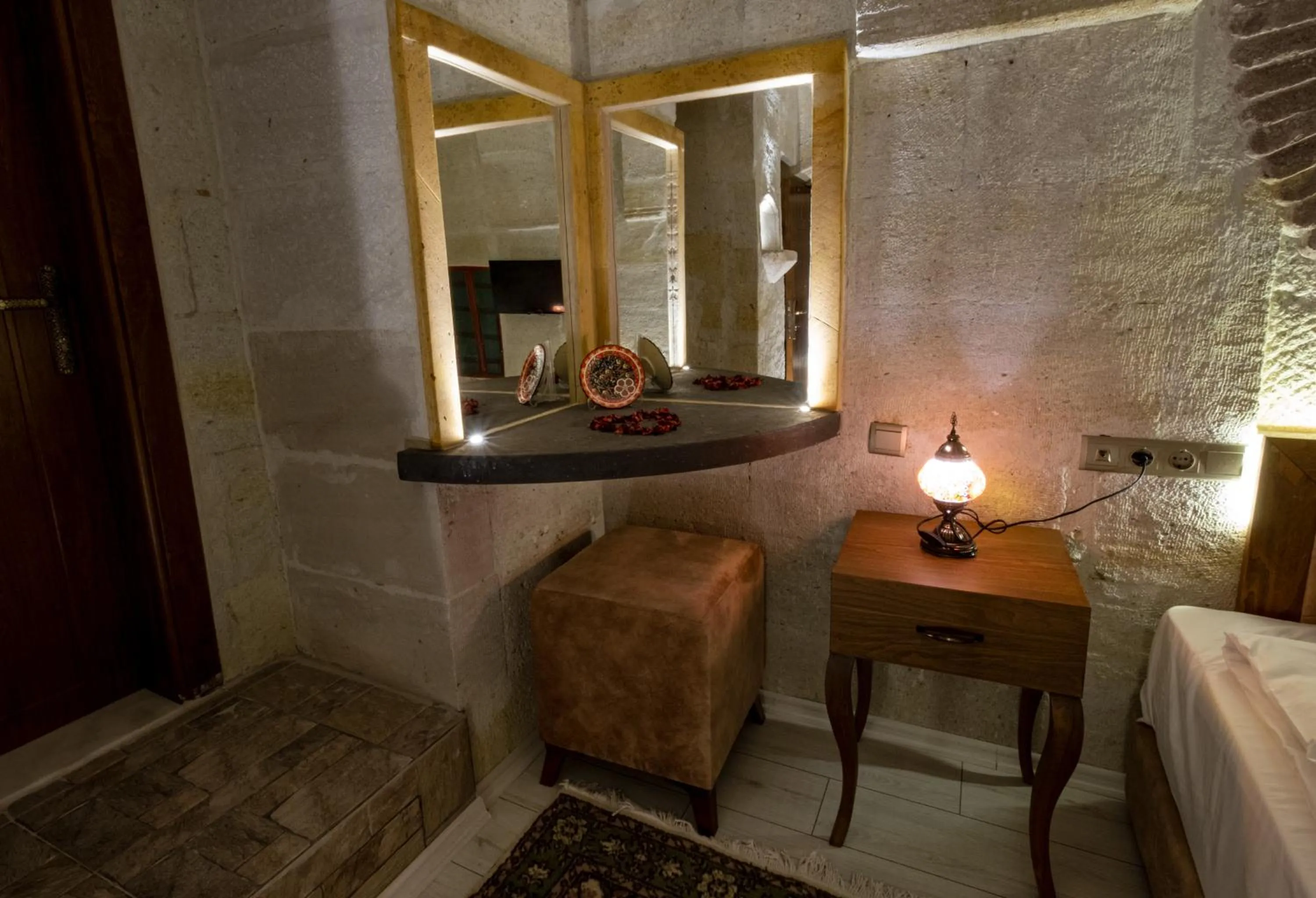 Photo of the whole room in Mesken Cave Suites