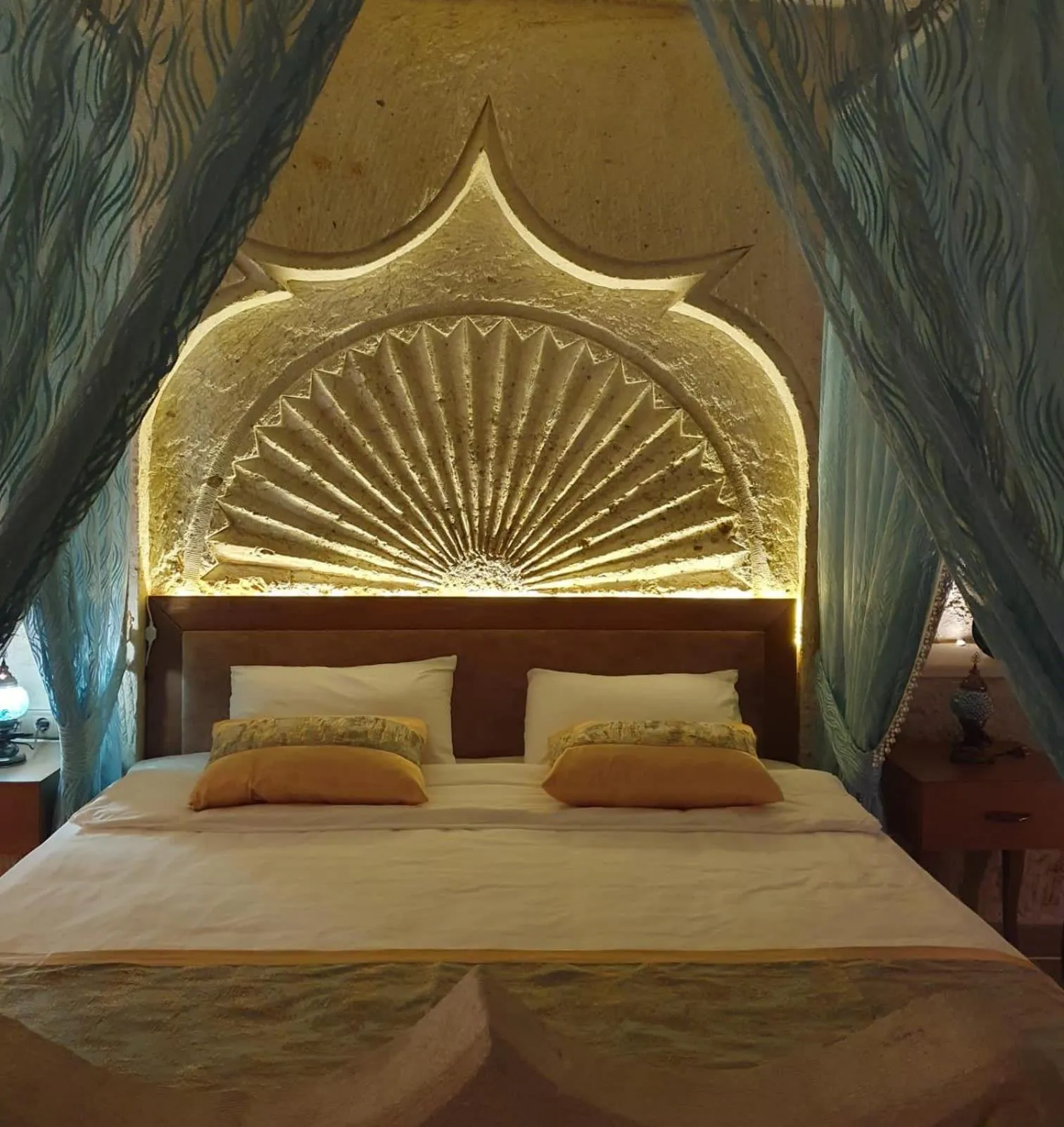 Bed in Mesken Cave Suites
