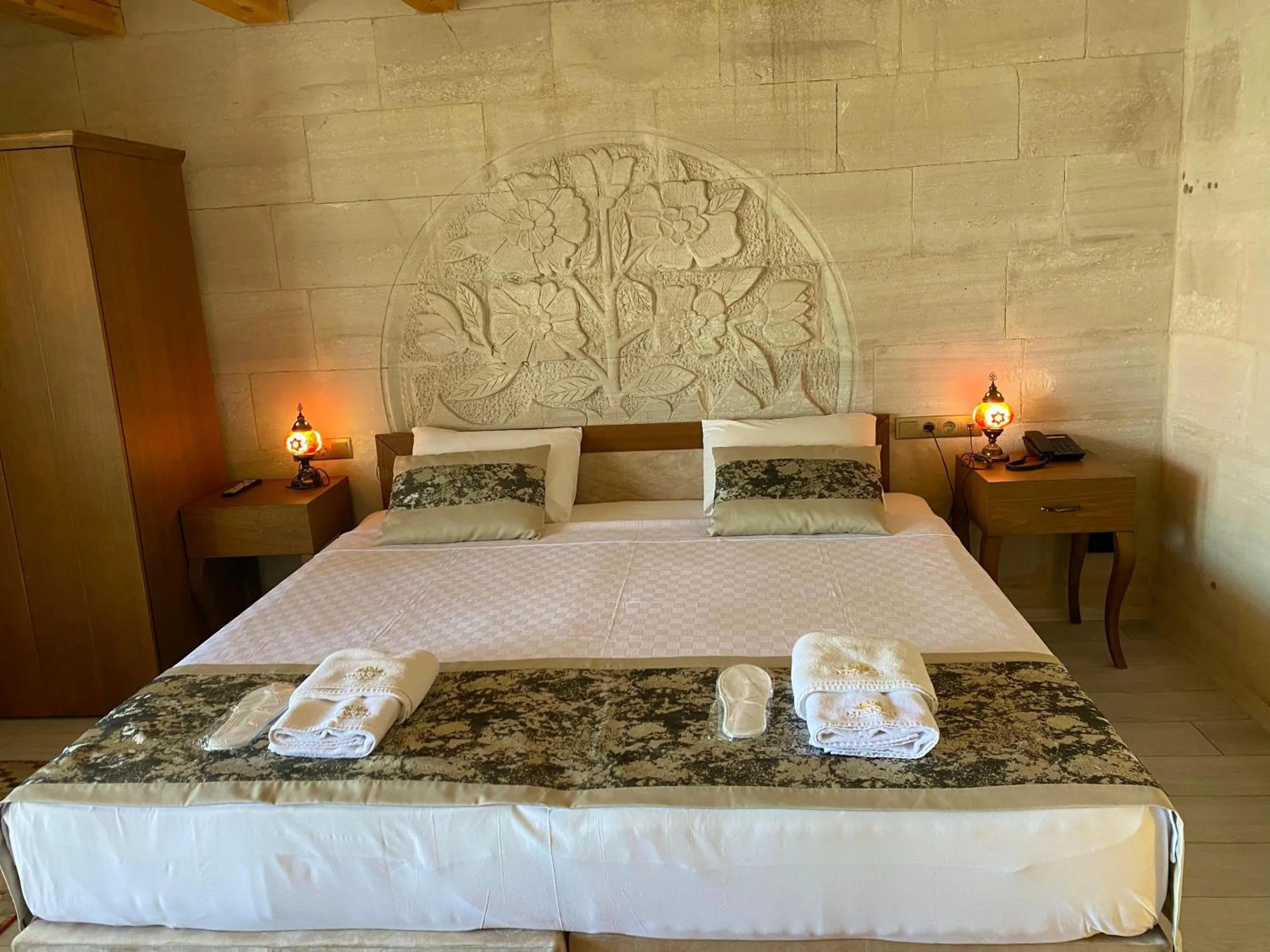 Bed in Mesken Cave Suites