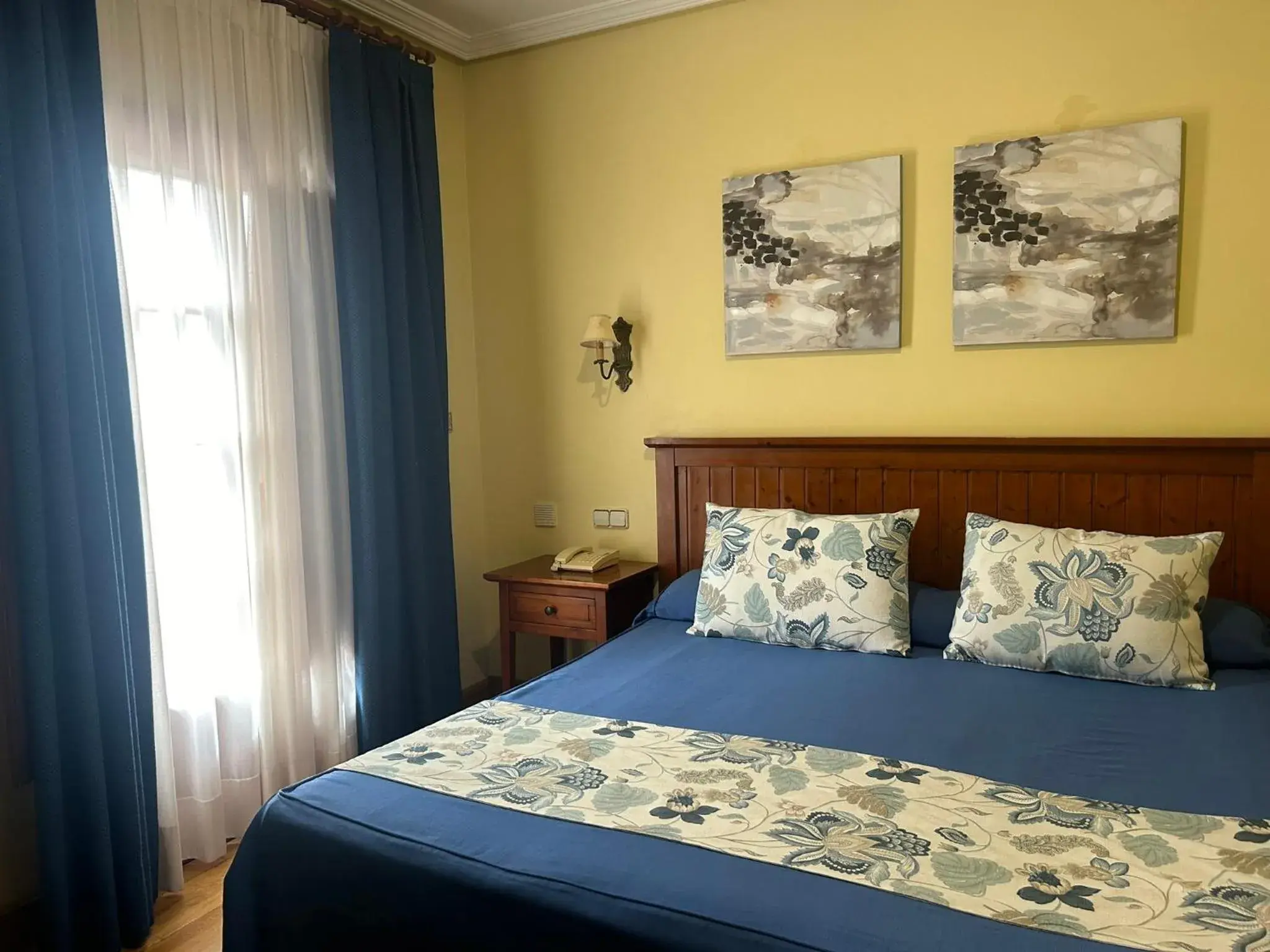 Double or Twin Room in Hotel Casona de la Reyna Double or Twin Room in Hotel Casona de la Reyna