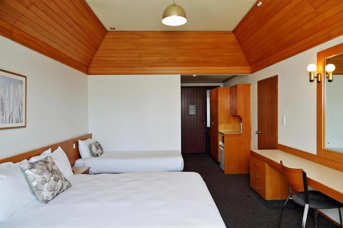 Photo of the whole room, Bed in Rosebank Lodge