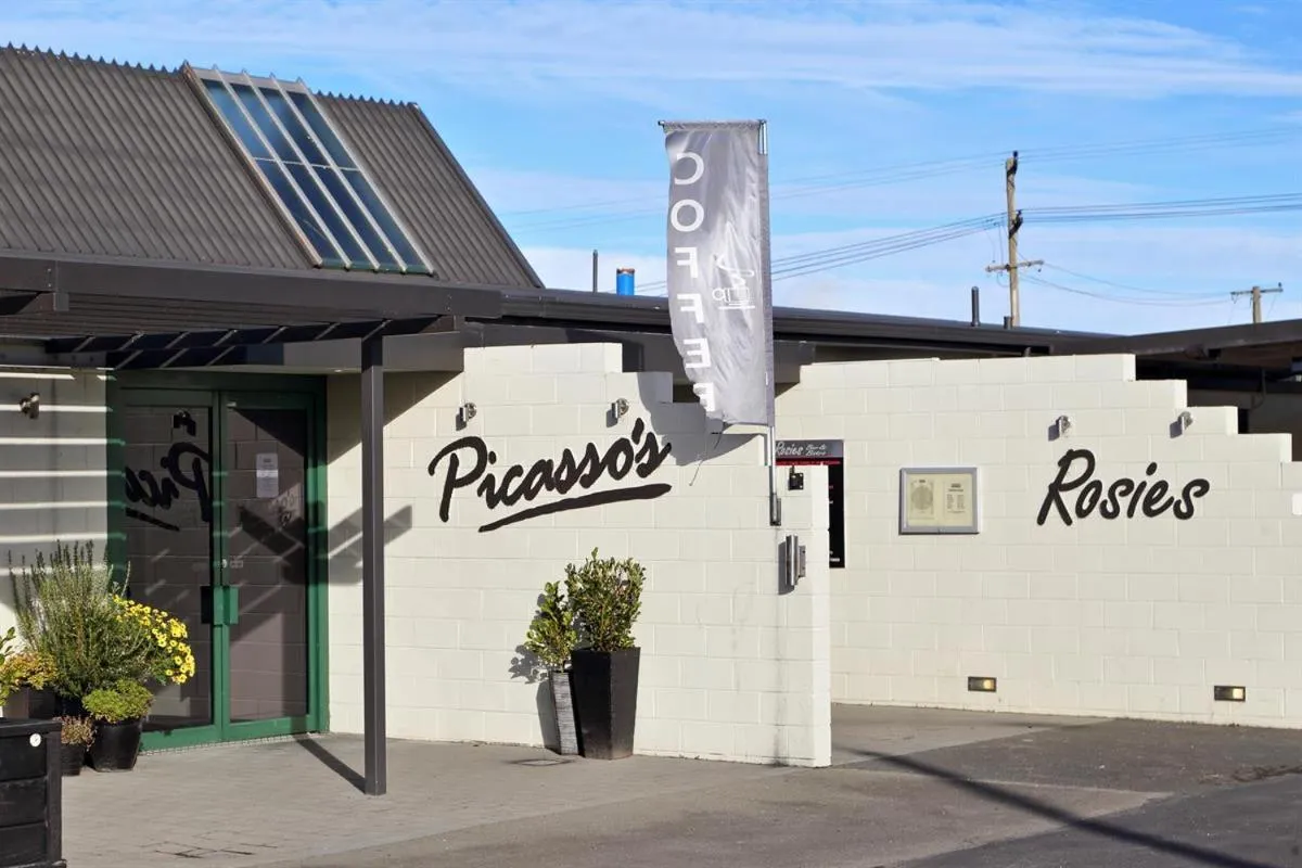 Street view in Rosebank Lodge