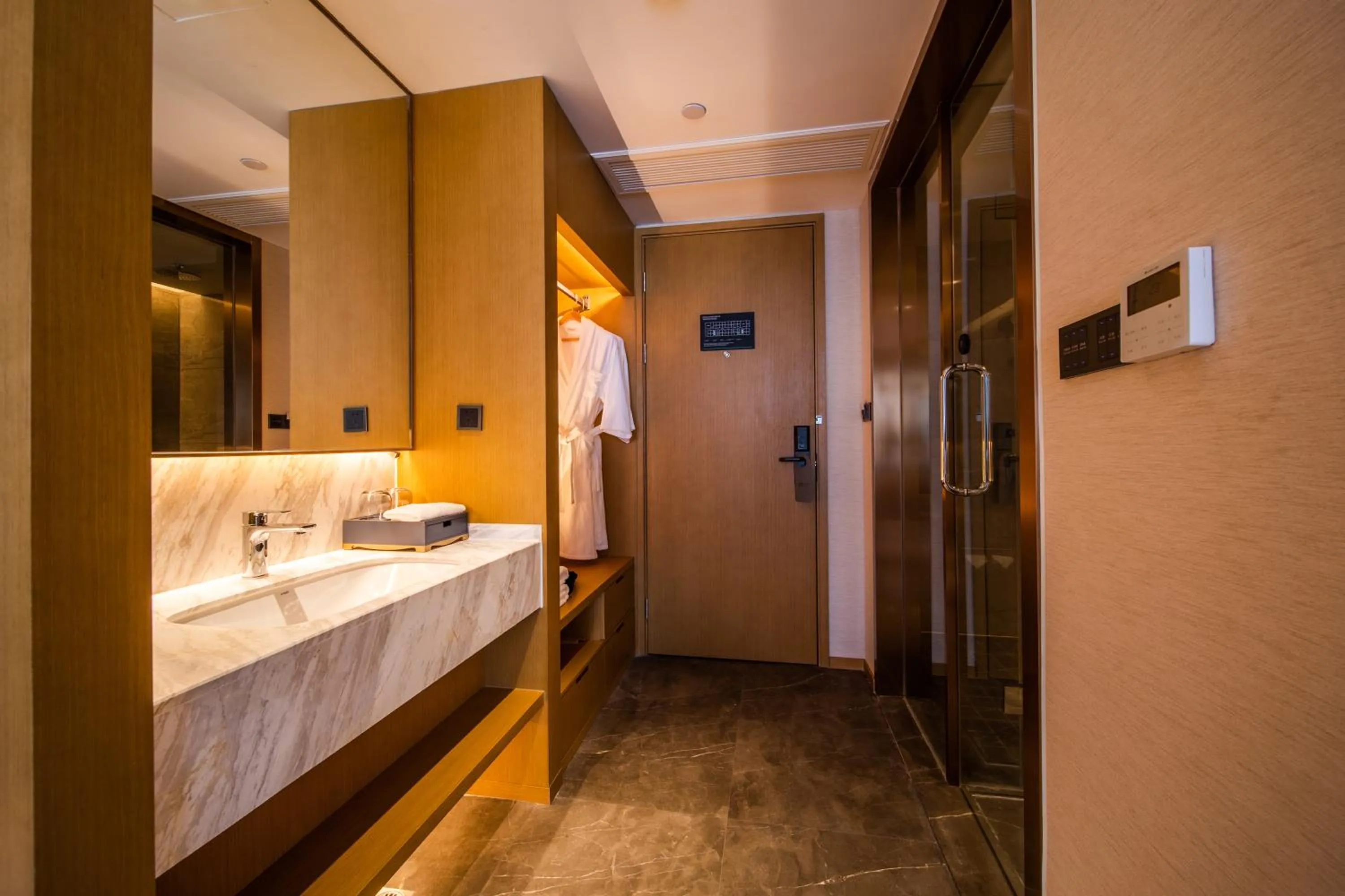 Bed in Howard Johnson by Wyndham Lanting Hotel Ningbo