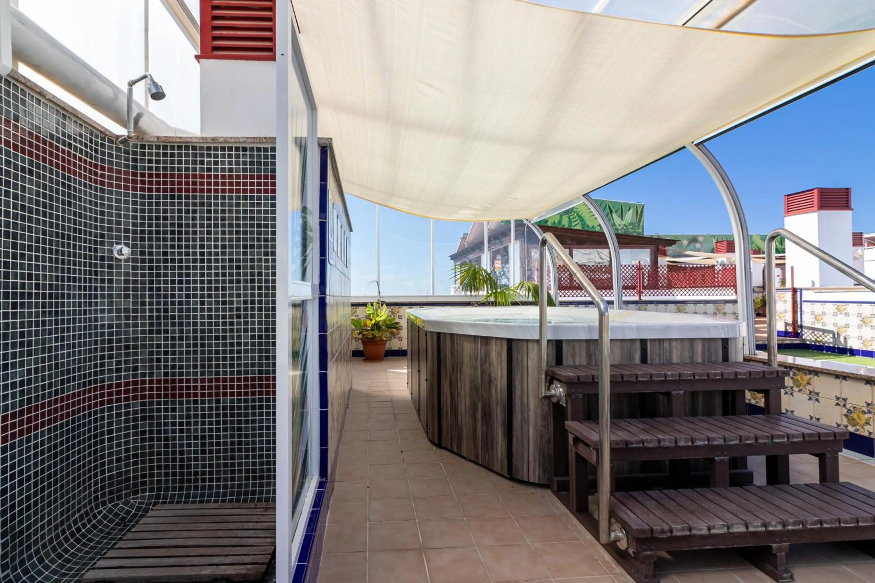 Hot Tub in Hotel Avenida Tropical by Bossh! Hotels