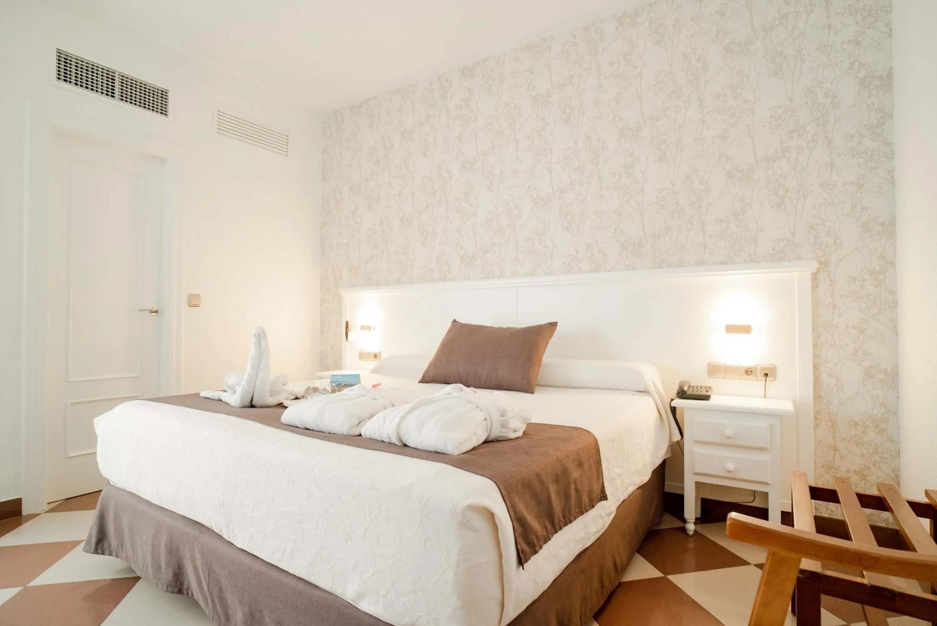 Bed in Hotel Avenida Tropical by Bossh! Hotels