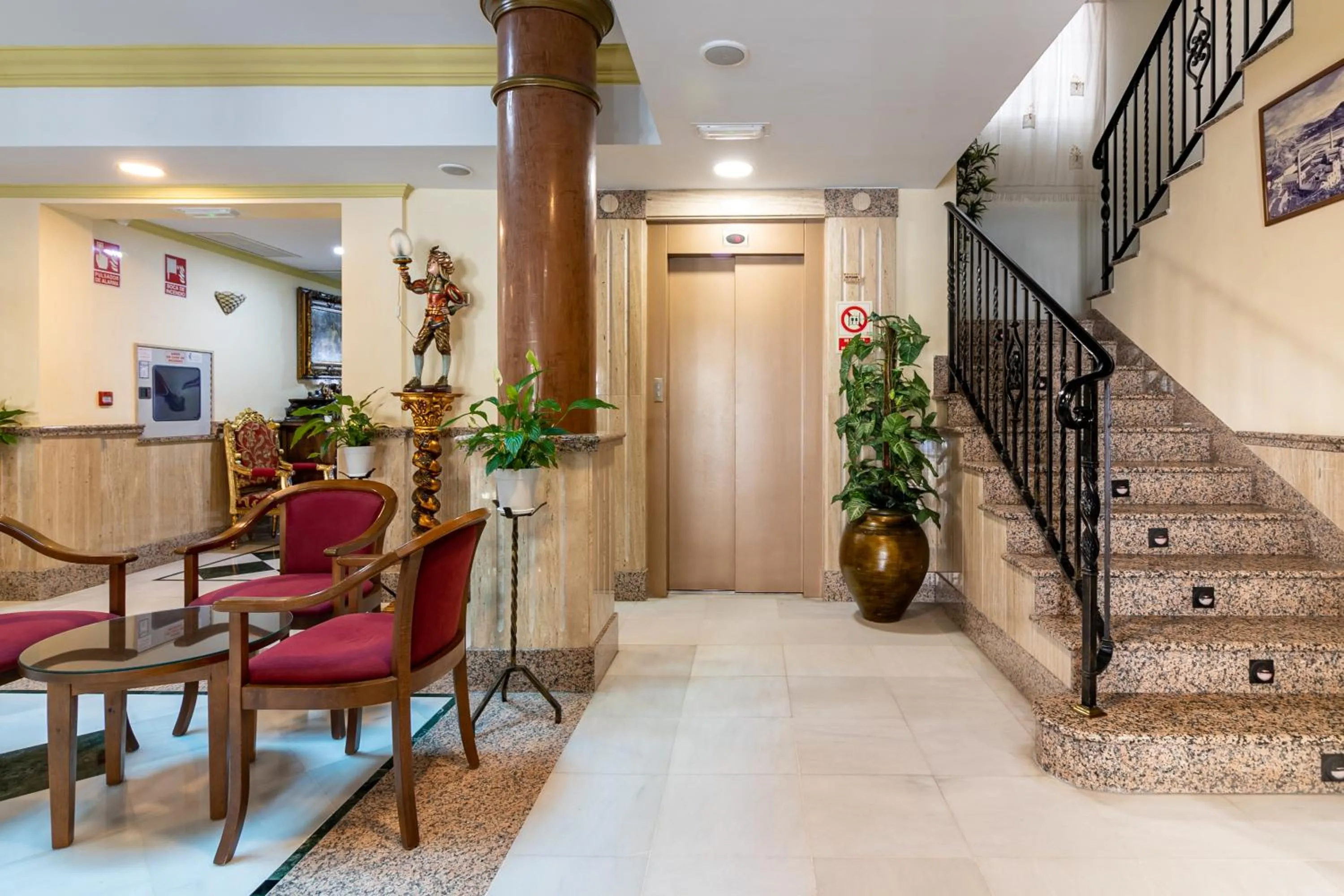 Lobby or reception in Hotel Avenida Tropical by Bossh! Hotels