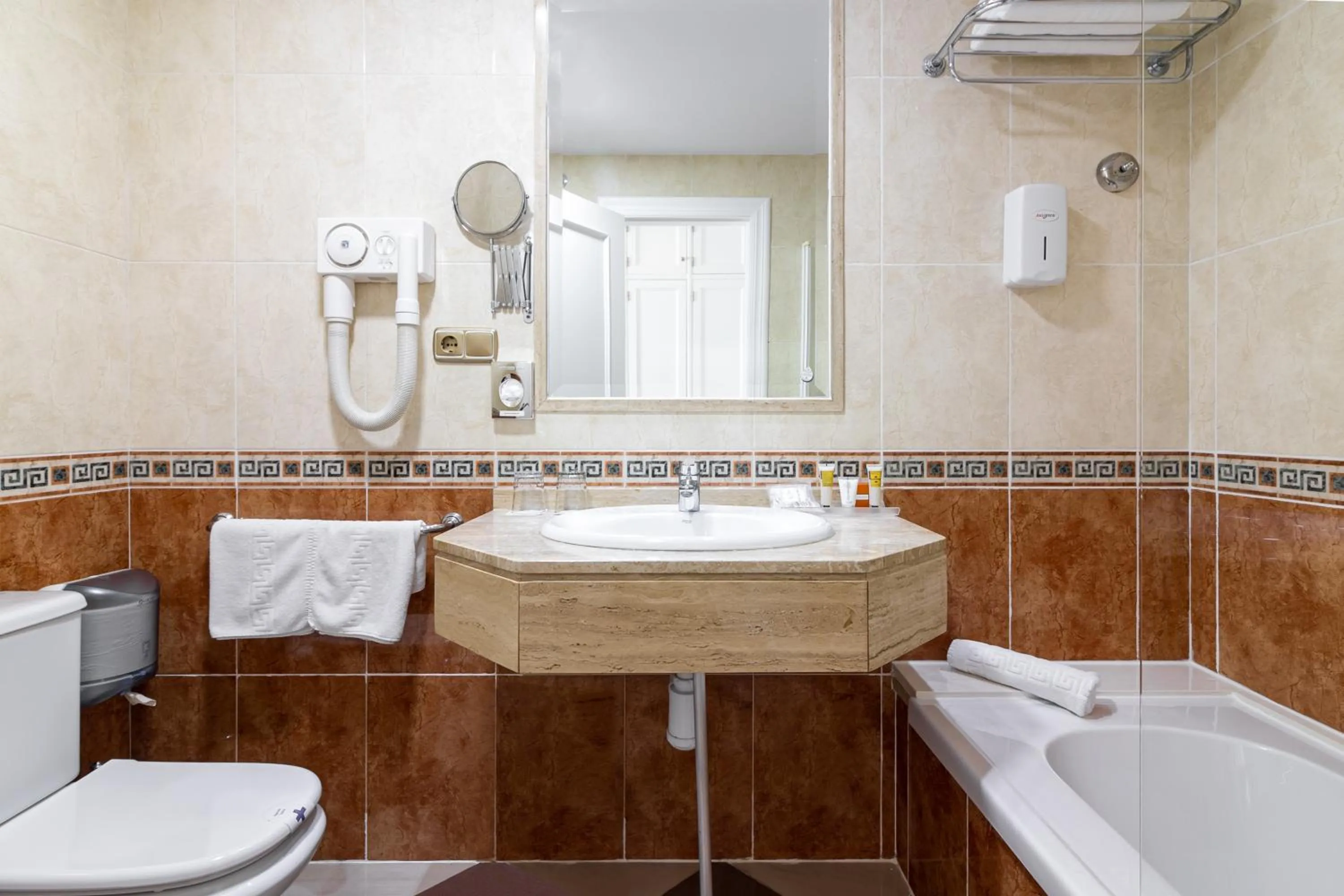 Bathroom in Hotel Avenida Tropical by Bossh! Hotels
