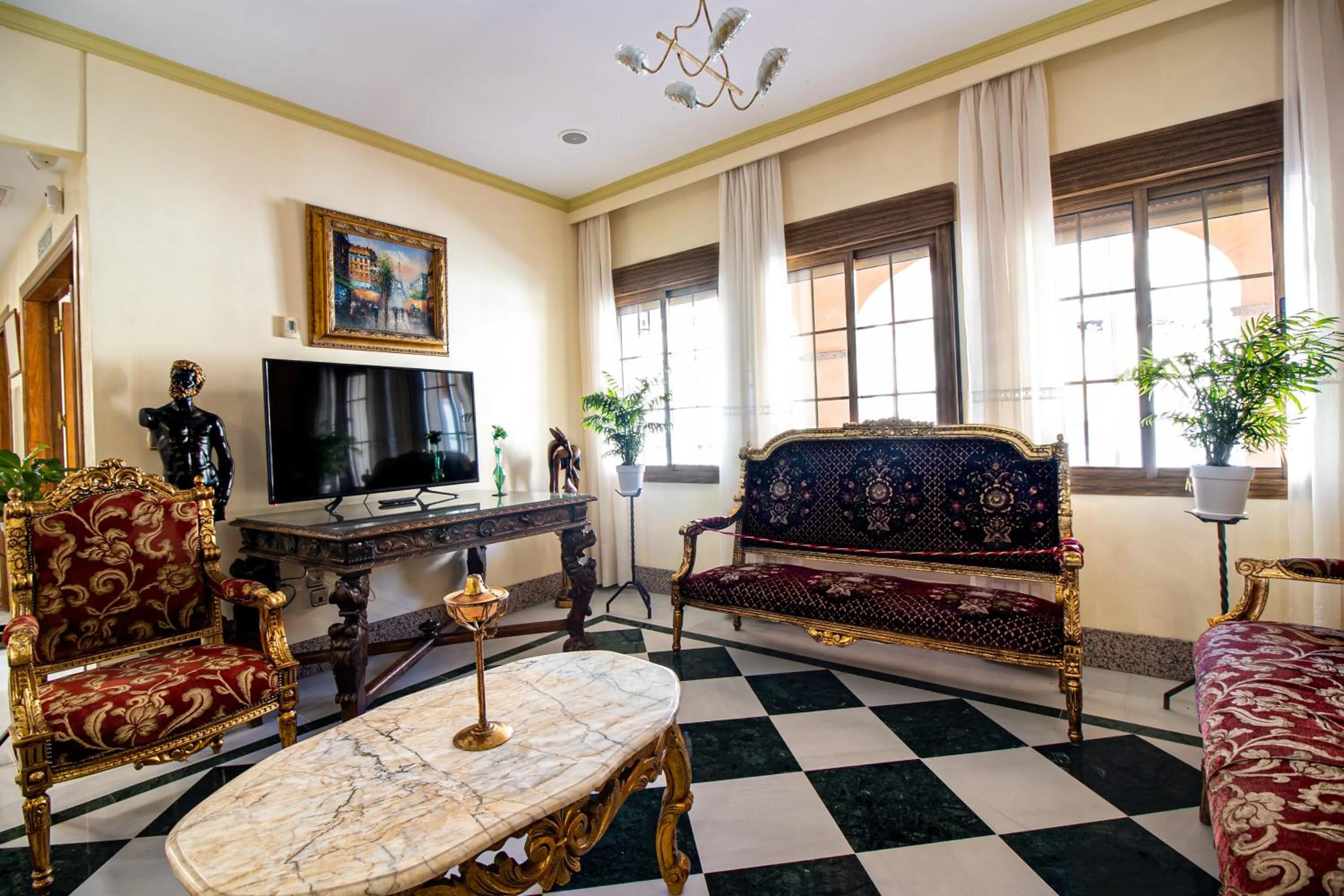 Communal lounge/ TV room in Hotel Avenida Tropical by Bossh! Hotels