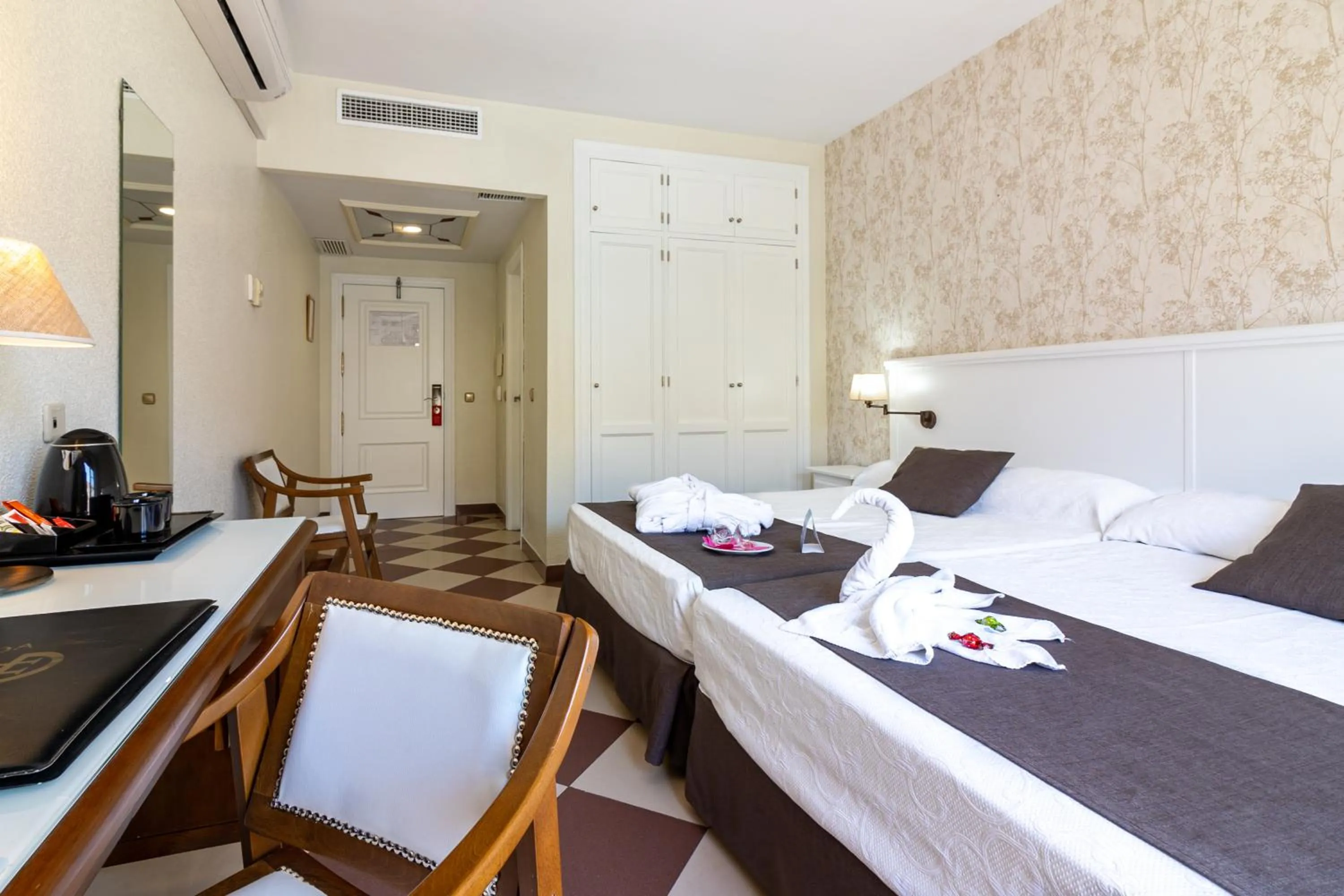 Photo of the whole room, Bed in Hotel Avenida Tropical by Bossh! Hotels