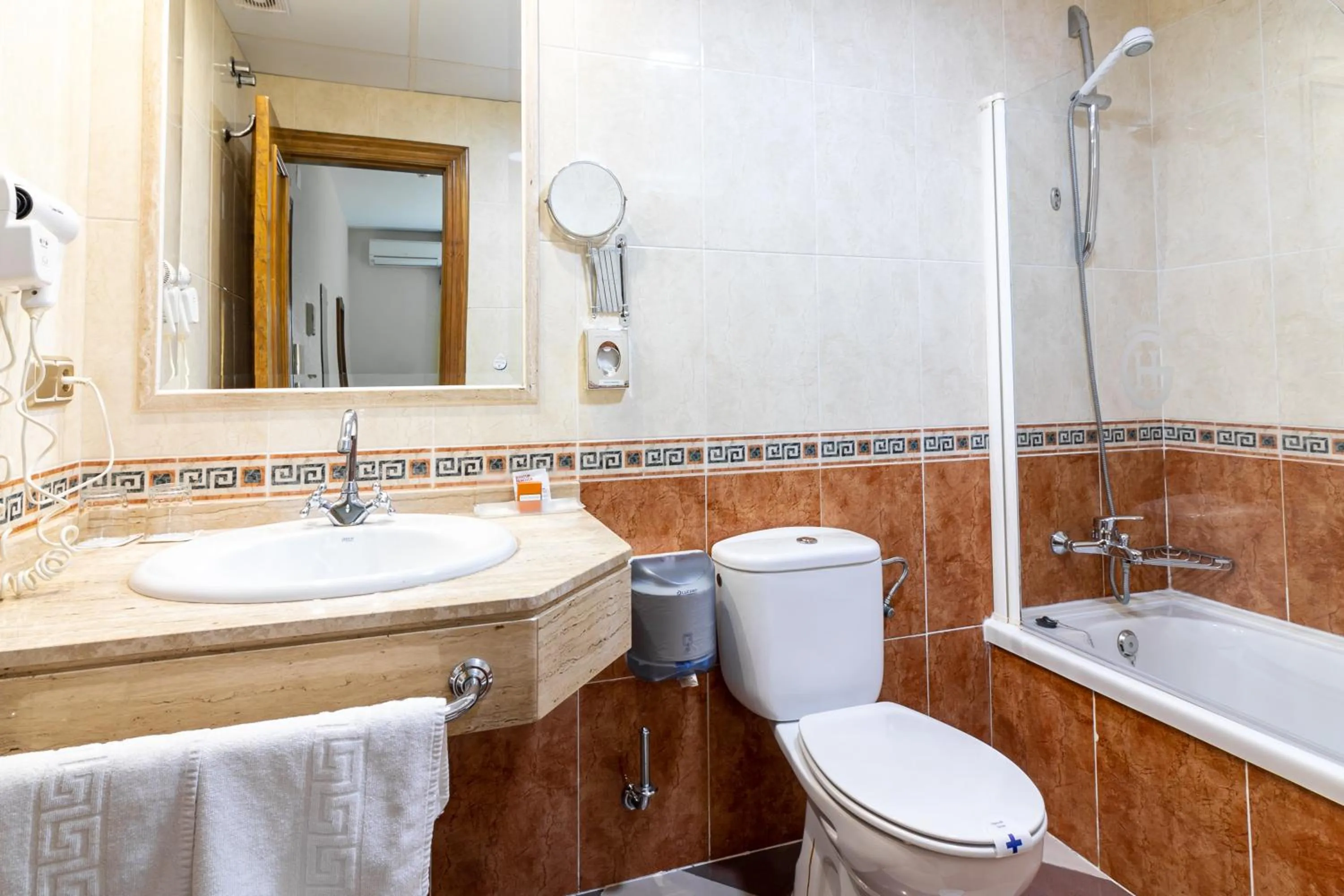 Bathroom in Hotel Avenida Tropical by Bossh! Hotels