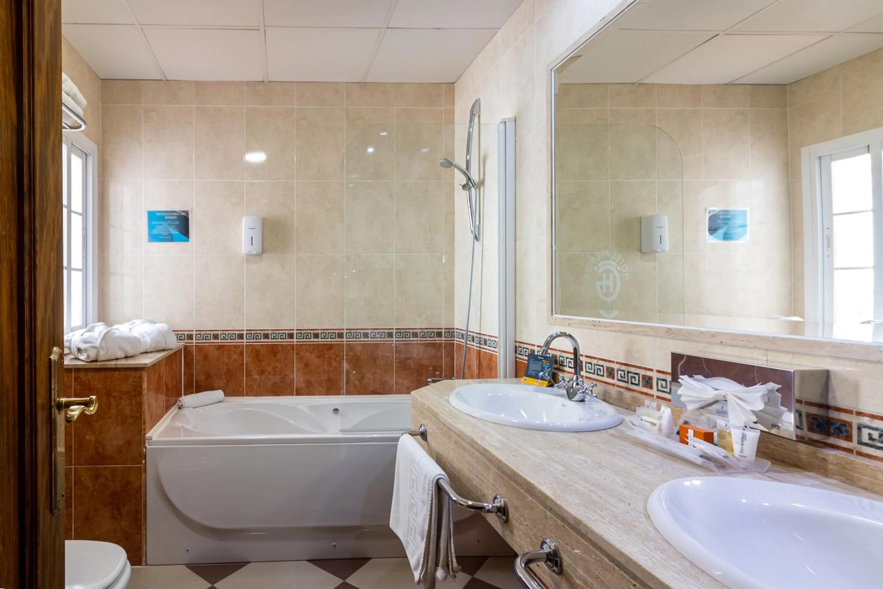 Bathroom in Hotel Avenida Tropical by Bossh! Hotels