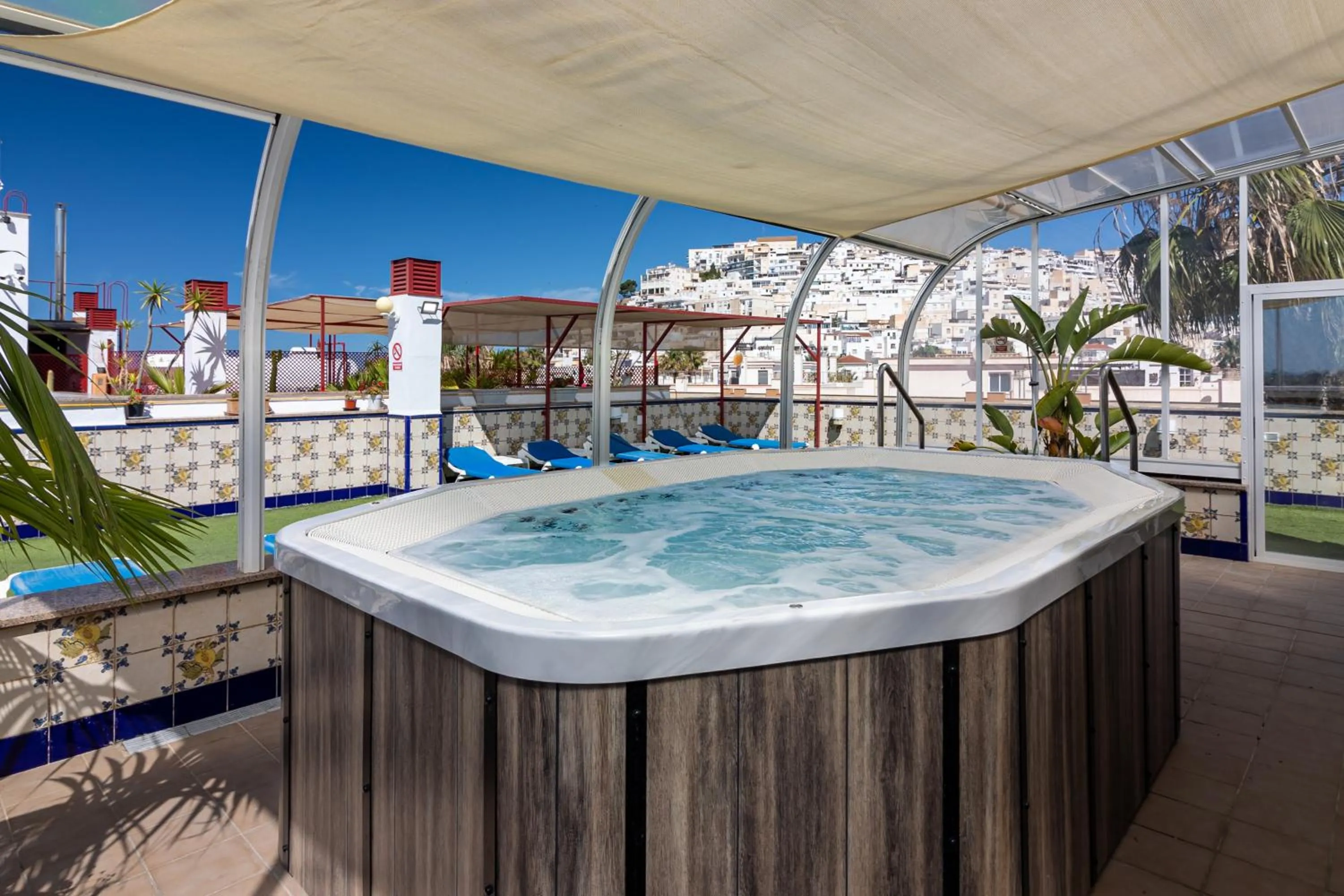 Hot Tub in Hotel Avenida Tropical by Bossh! Hotels