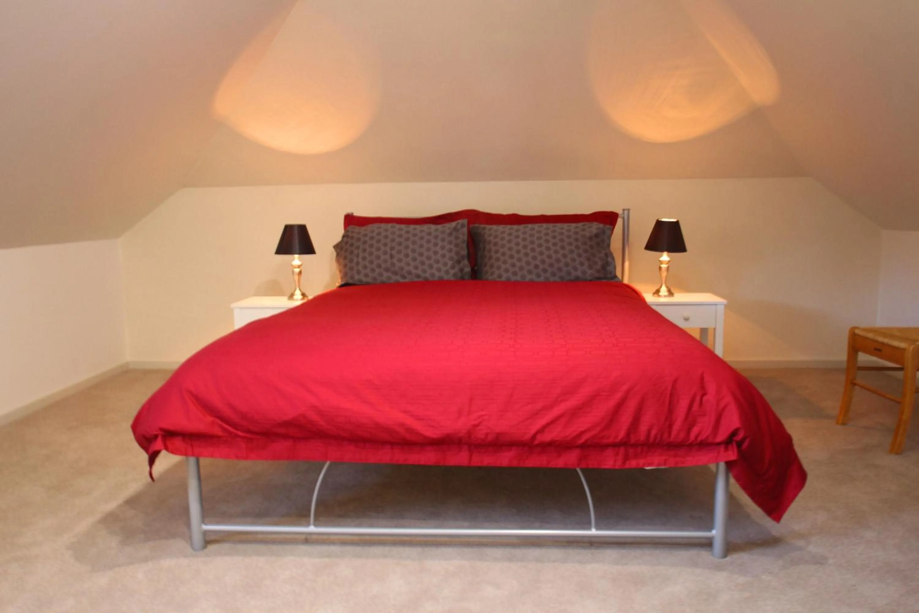 Photo of the whole room in Richmond Coachmans Rest