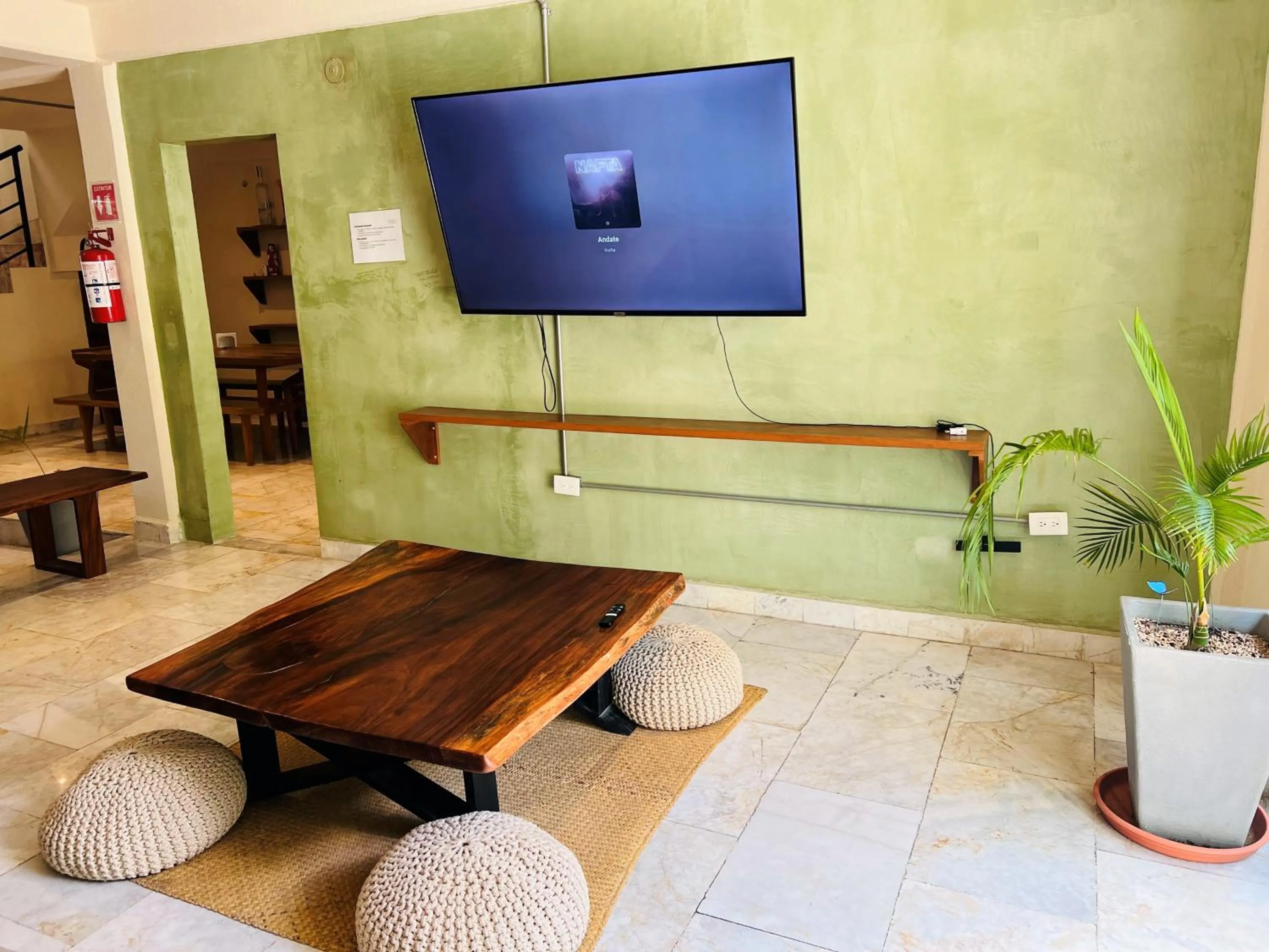 Communal lounge/ TV room in Khali Cancún