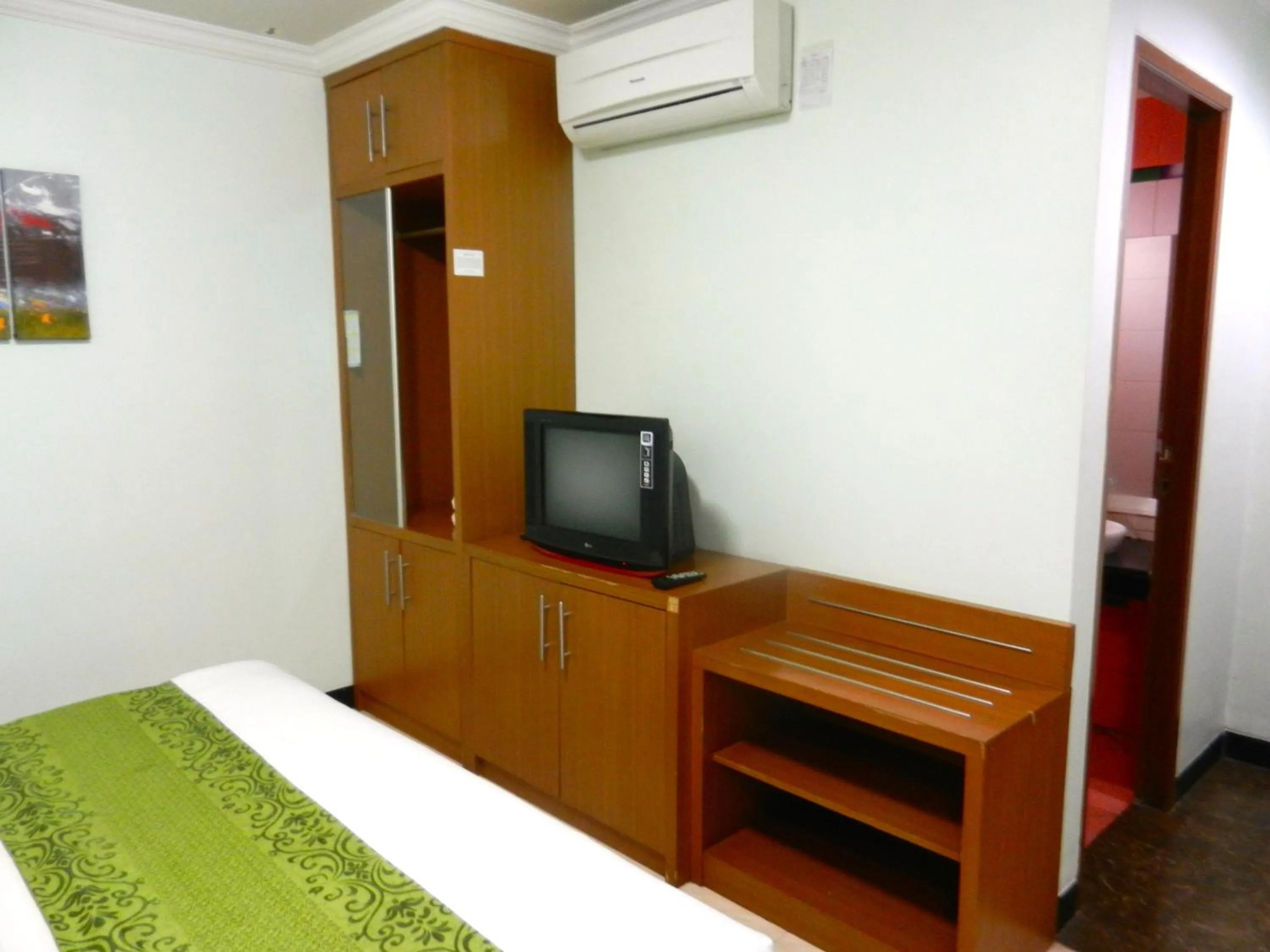 TV and multimedia in Karsa Utama Hotel