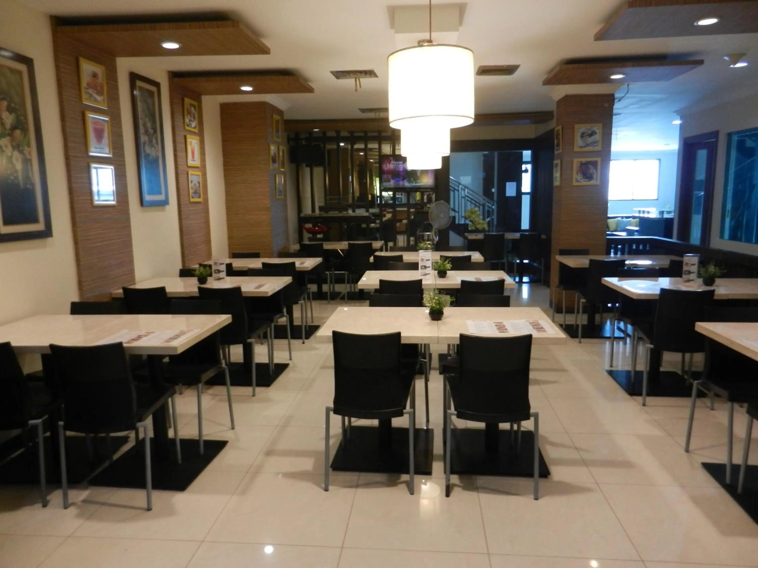 Restaurant/places to eat in Karsa Utama Hotel