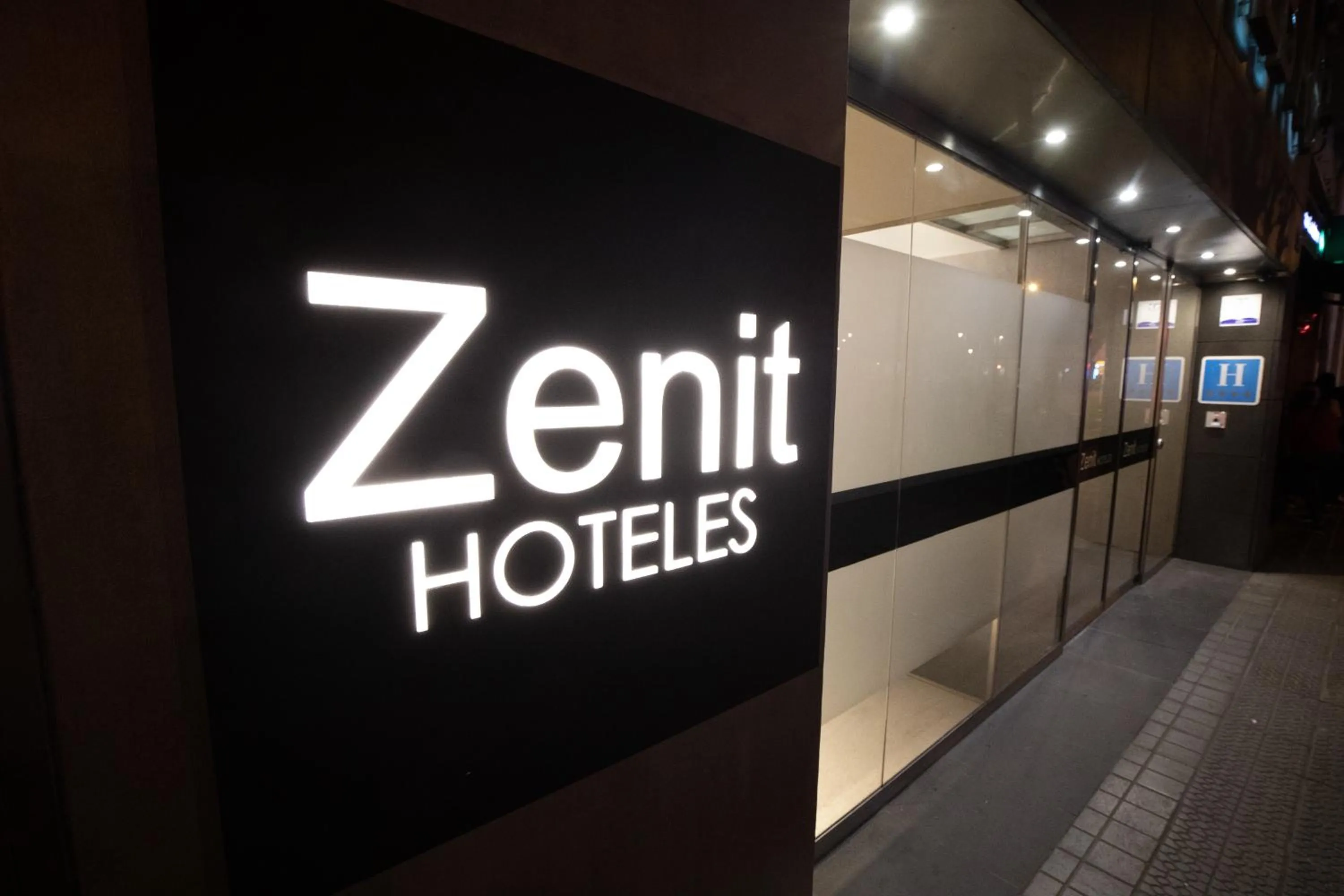 Facade/entrance in Hotel Zenit Bilbao