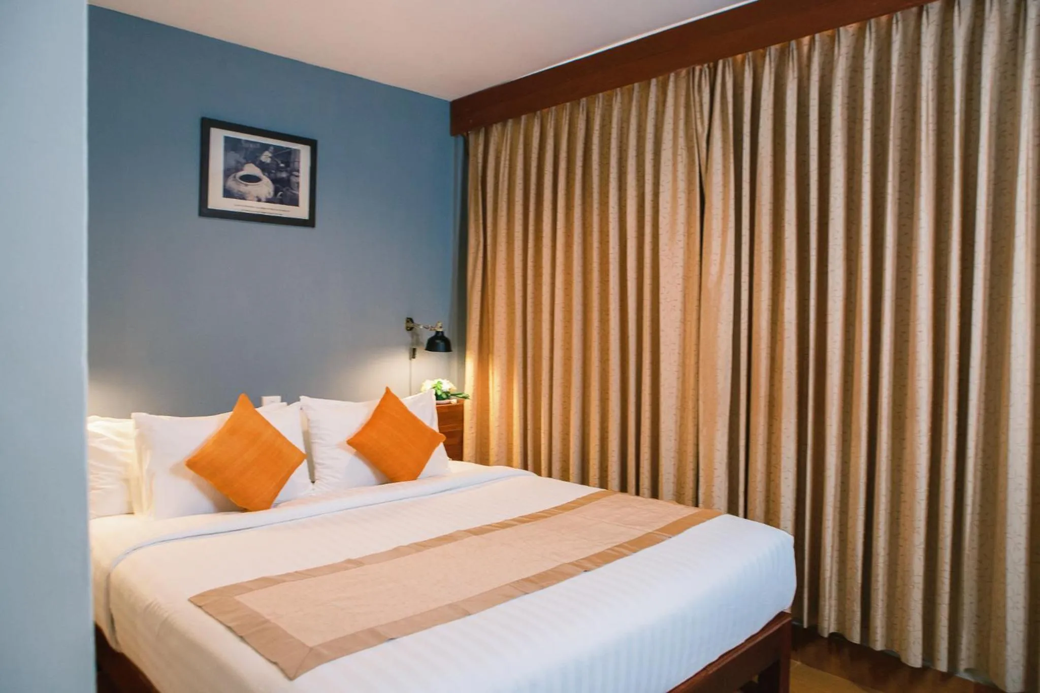 Photo of the whole room, Bed in Pakse hotel & Restaurant