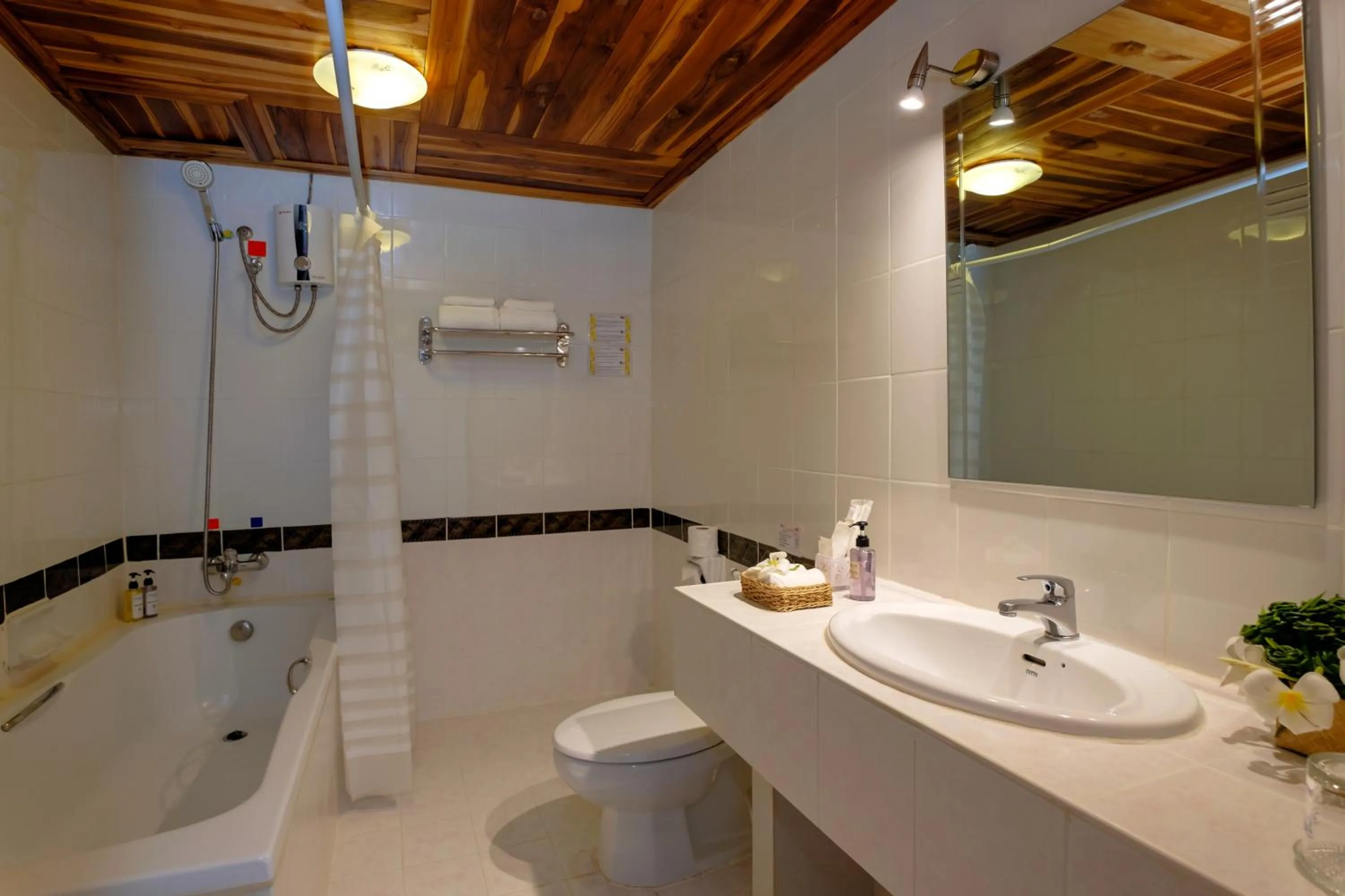 Toilet in Pakse hotel & Restaurant