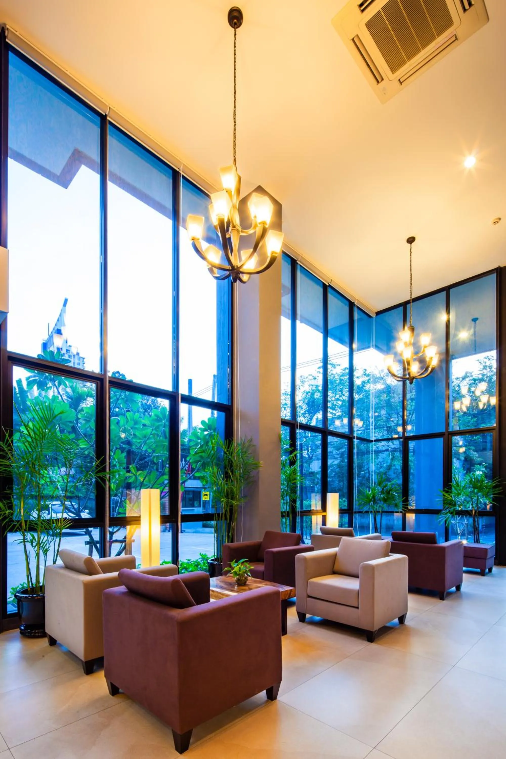 Communal lounge/ TV room in Livotel Hotel Lat Phrao Bangkok