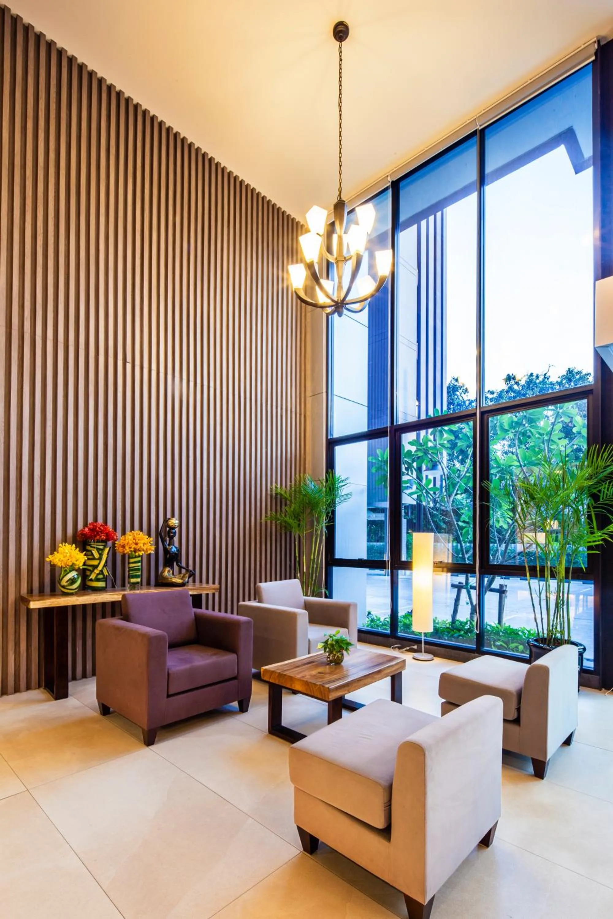 Communal lounge/ TV room in Livotel Hotel Lat Phrao Bangkok