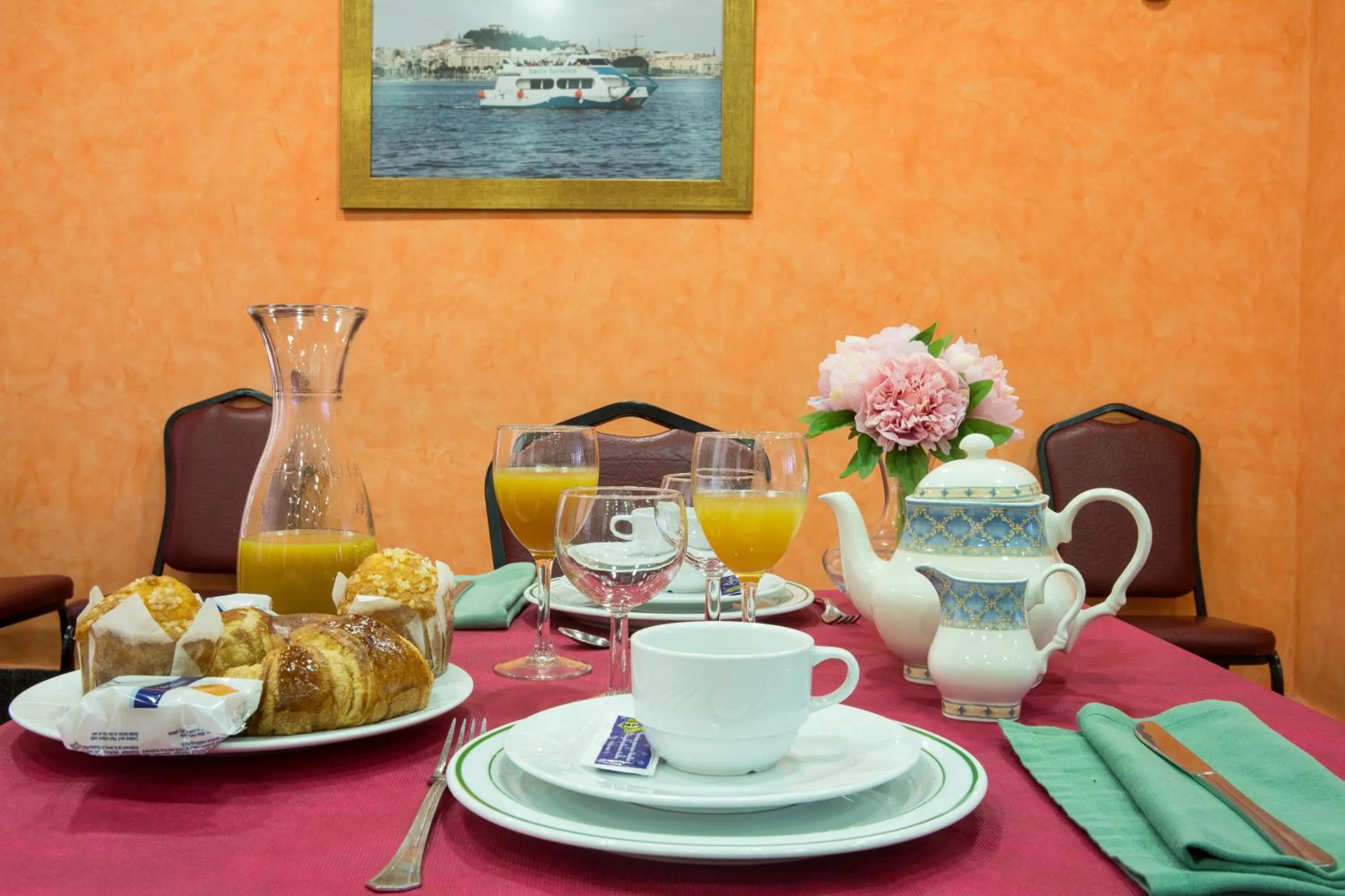 Restaurant/places to eat in Manolo