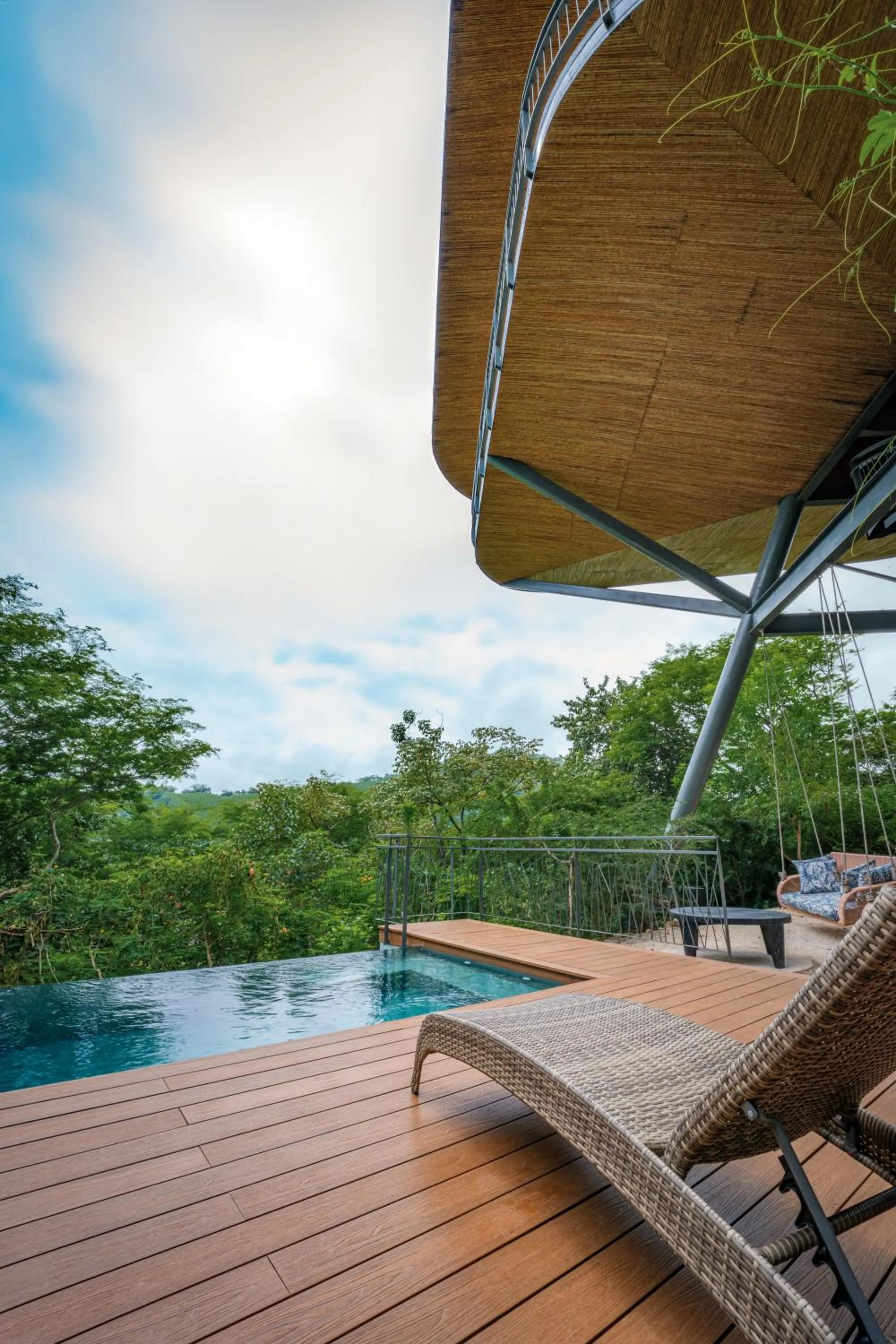 Swimming pool in Suitree Experience Hotel