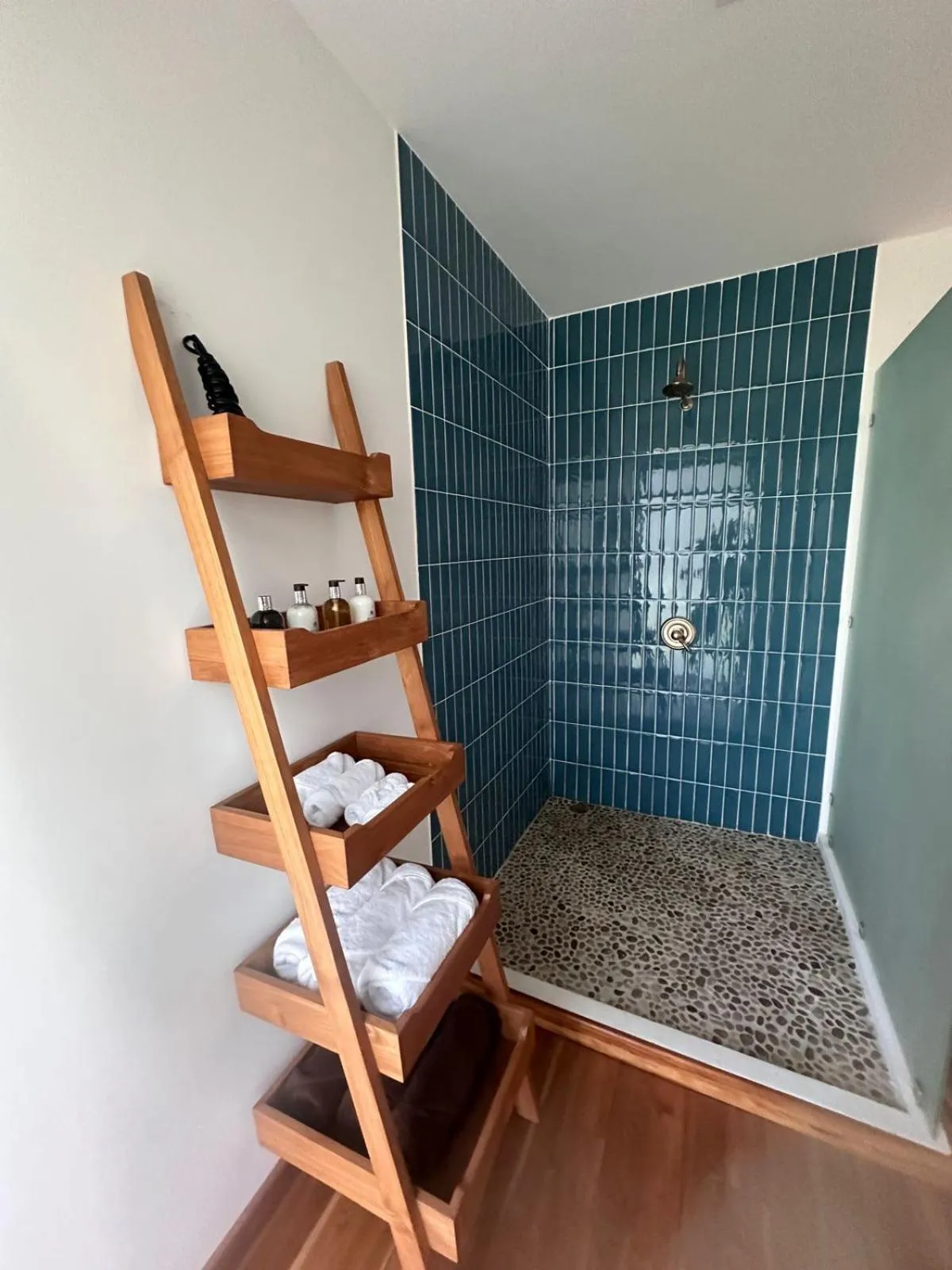 Bathroom, Bed in Suitree Experience Hotel