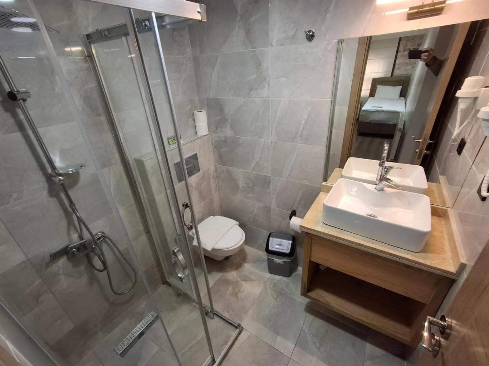 Shower in Beşiktaş Guest House
