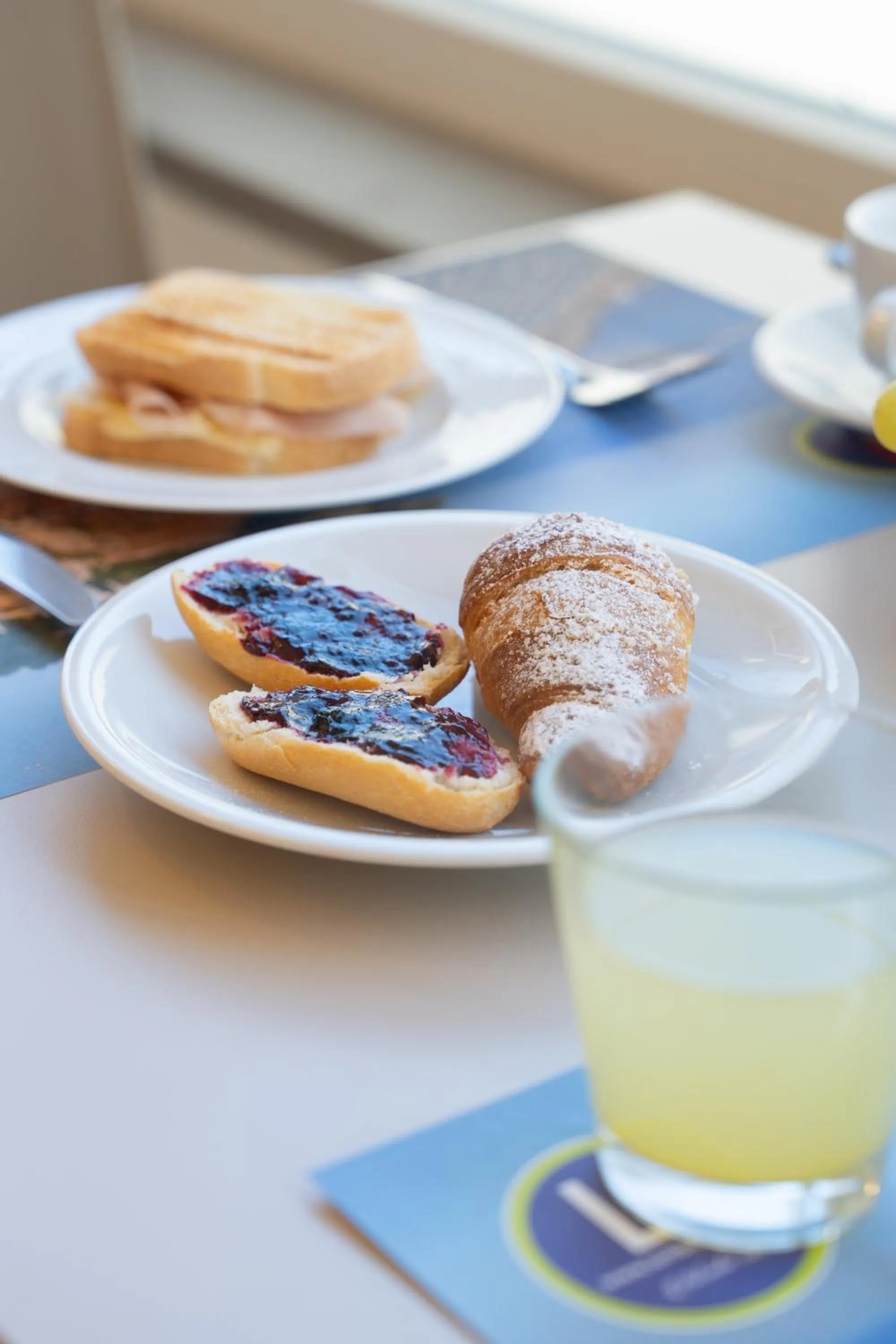 Food and drinks in Hotel Atlas