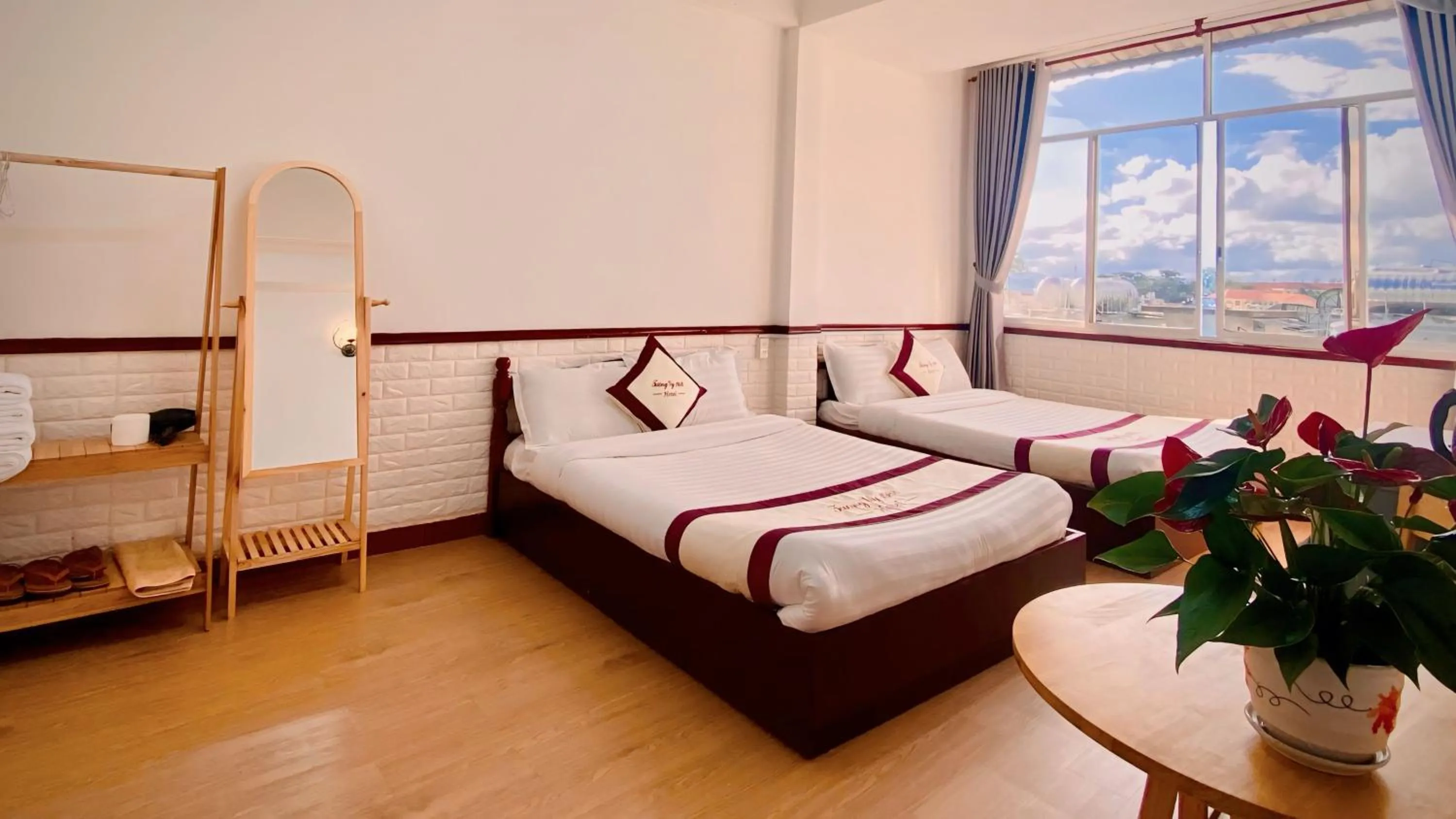 Photo of the whole room, Bed in Tường Vy Dalat Central