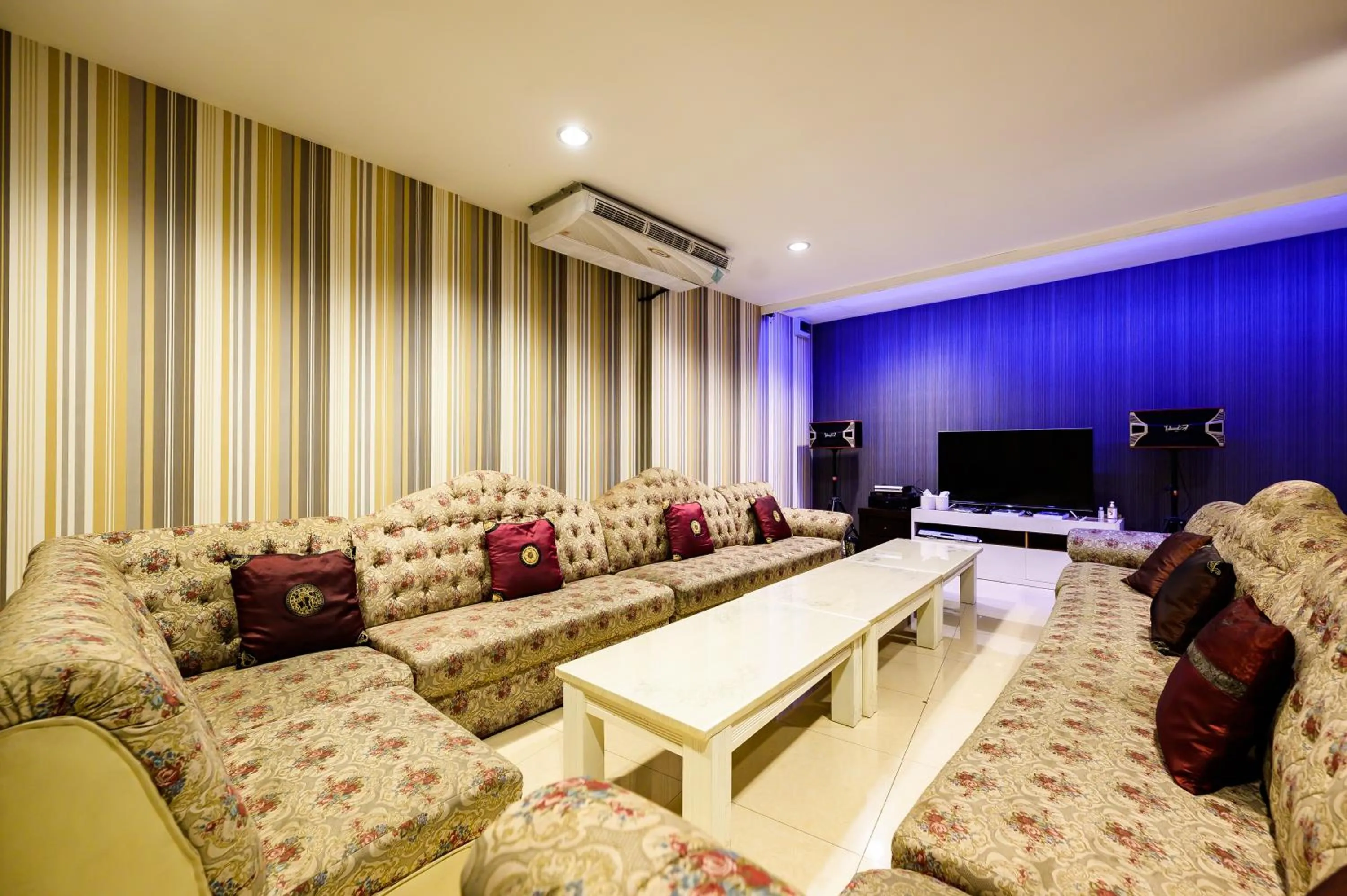 Karaoke in Ruen Rattana Resort