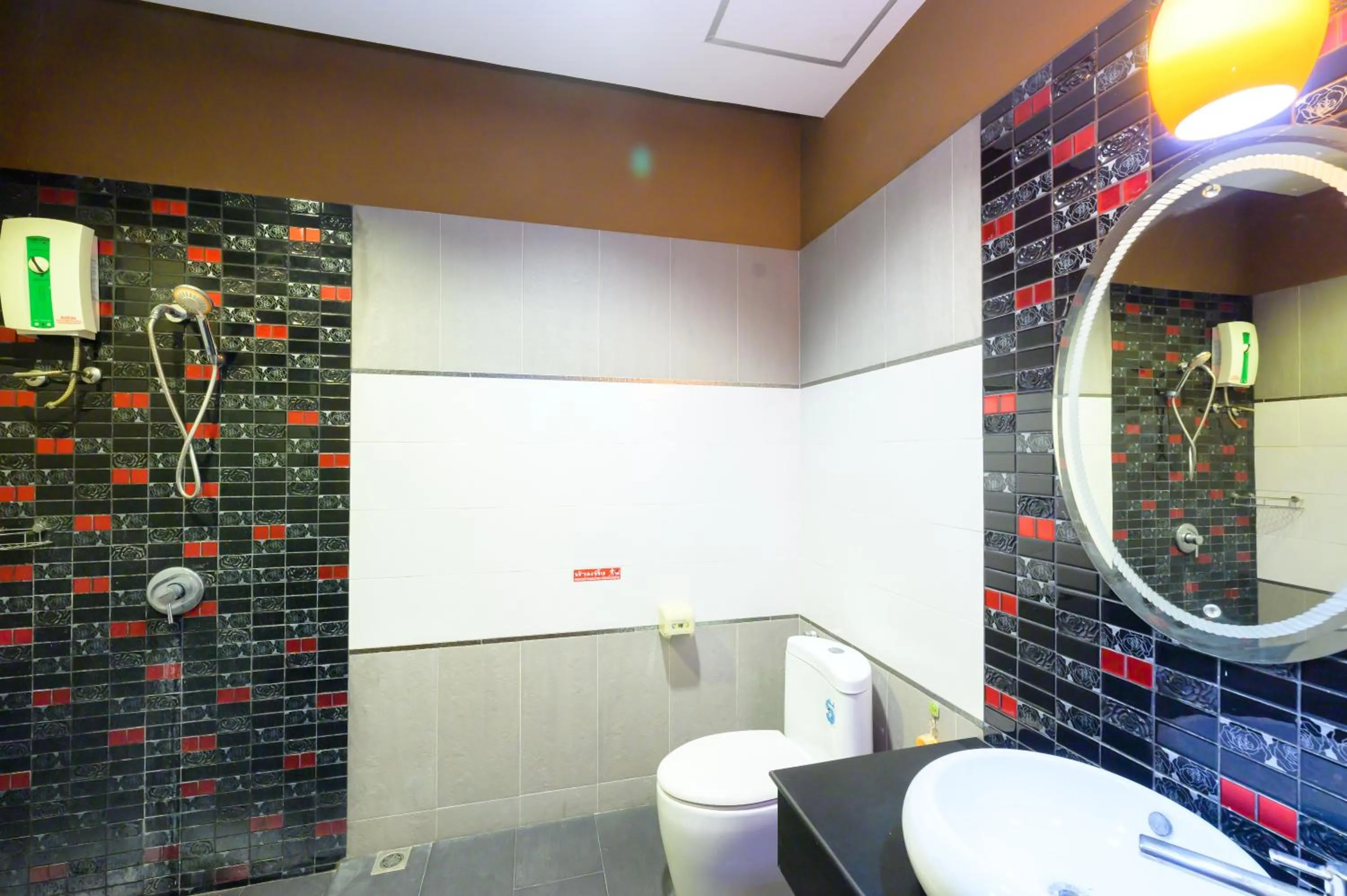 Shower in Ruen Rattana Resort