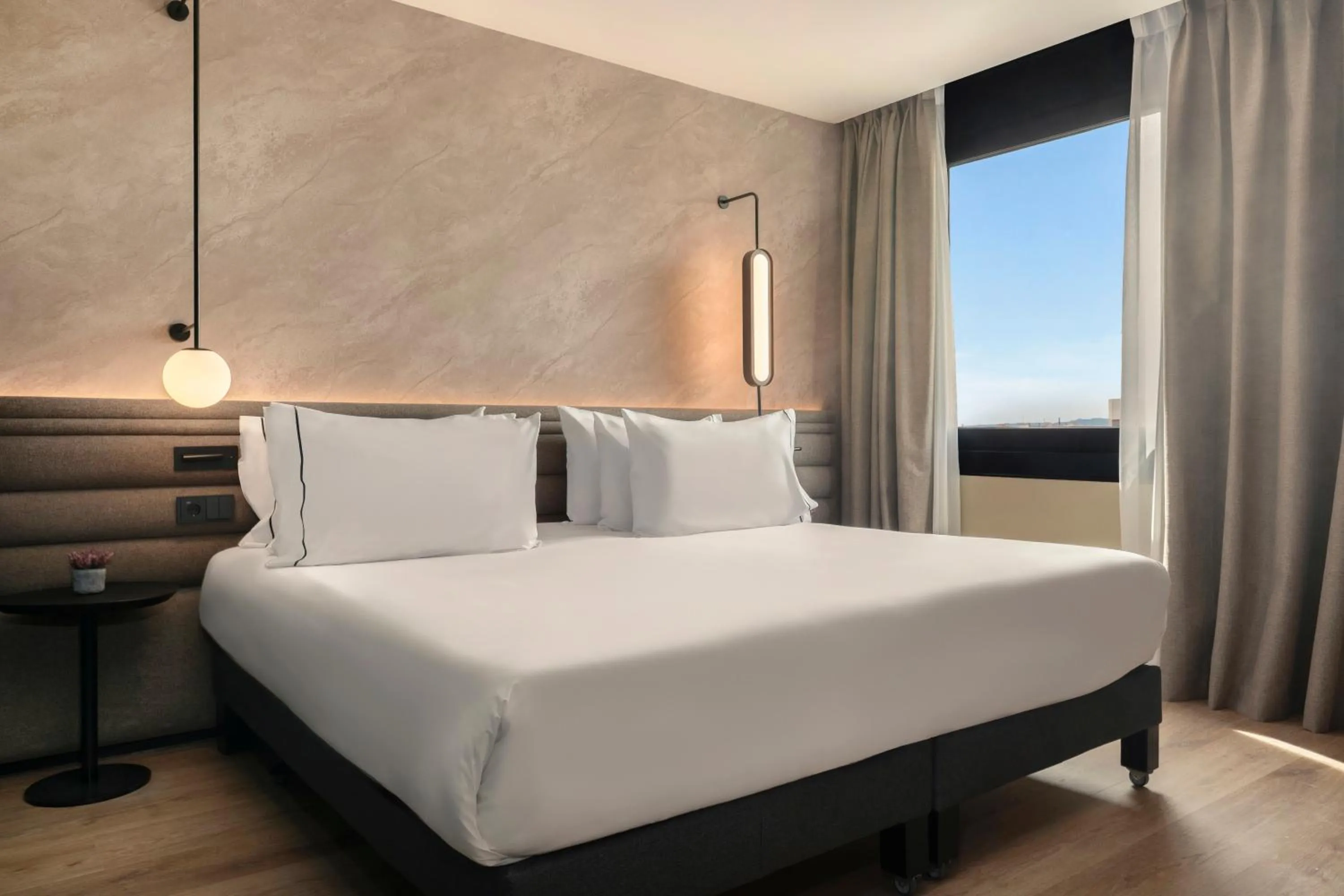 Bed in Novotel Valencia Lavant