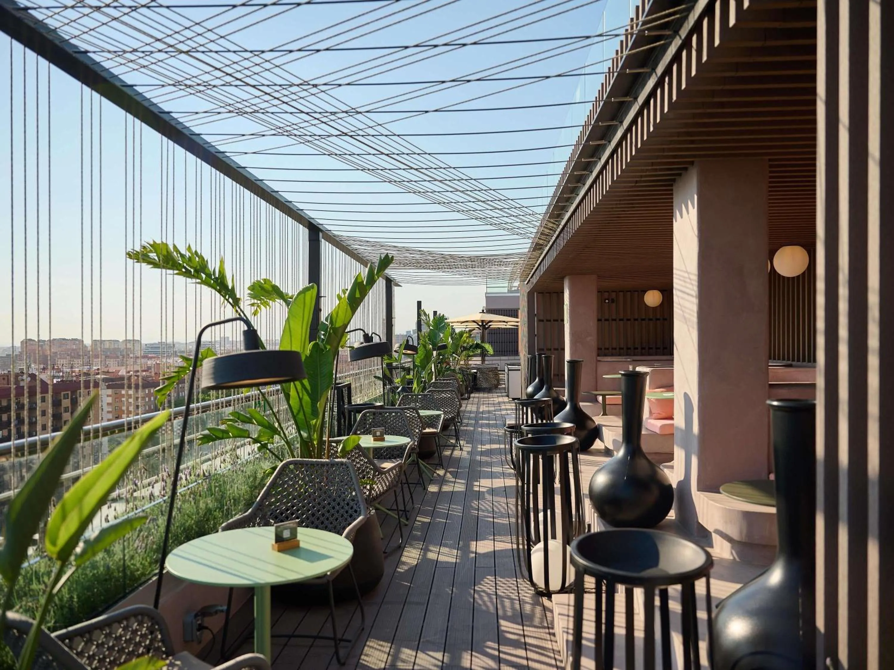 Lounge or bar in Novotel Valencia Lavant