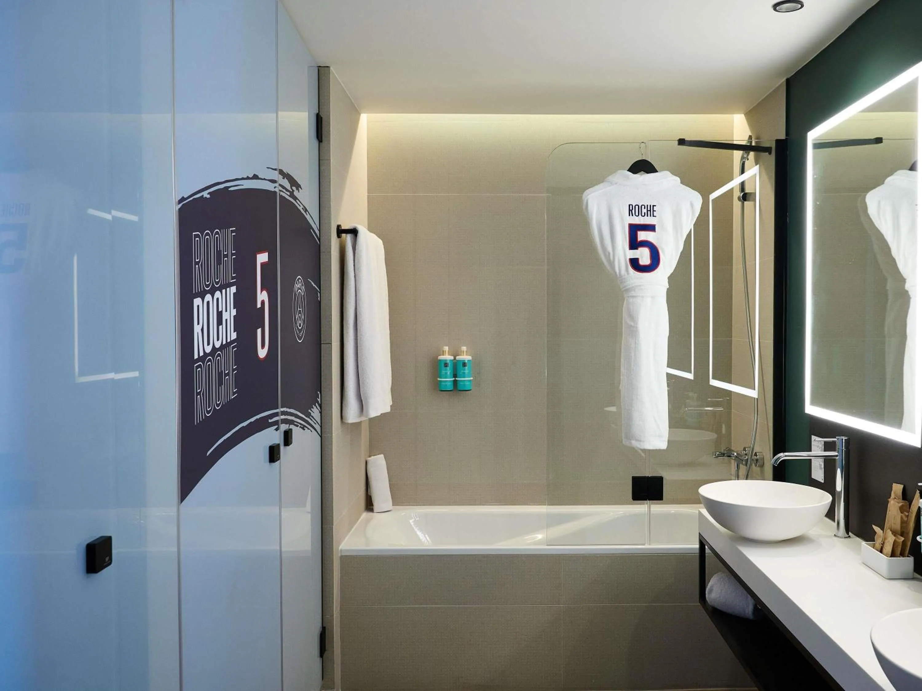 Bedroom in Novotel Valencia Lavant