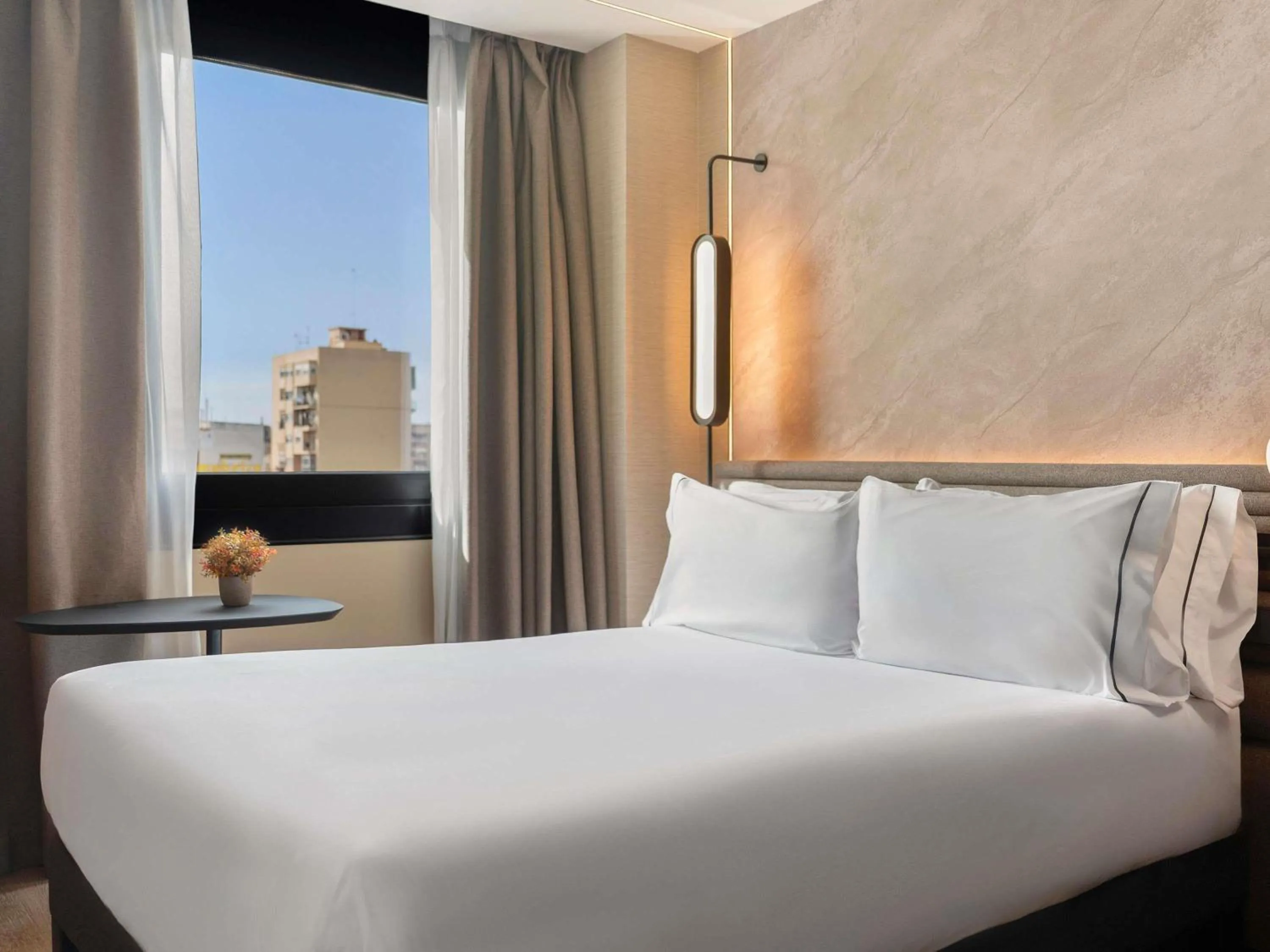 Bedroom, Bed in Novotel Valencia Lavant