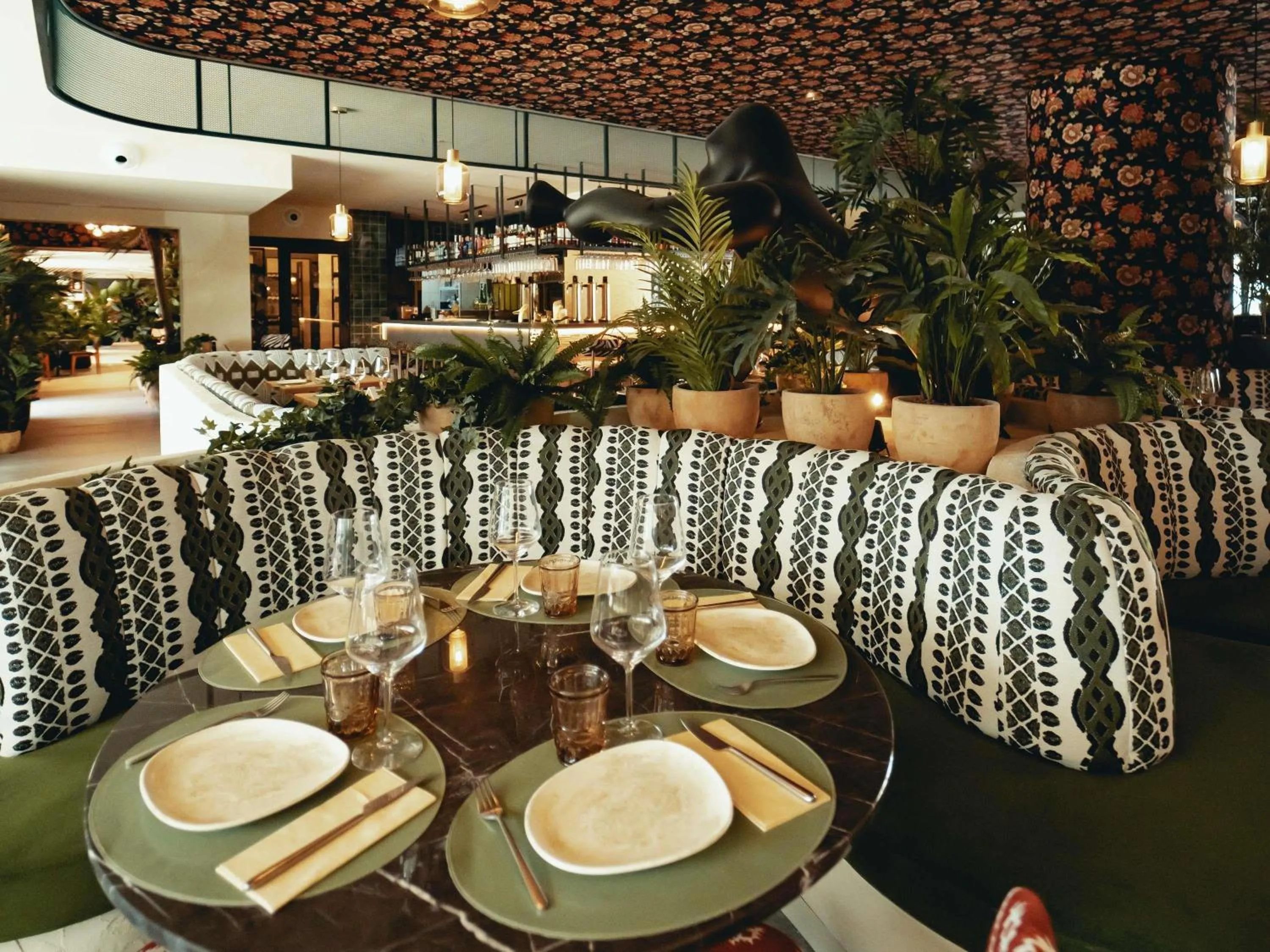 Restaurant/places to eat in Novotel Valencia Lavant