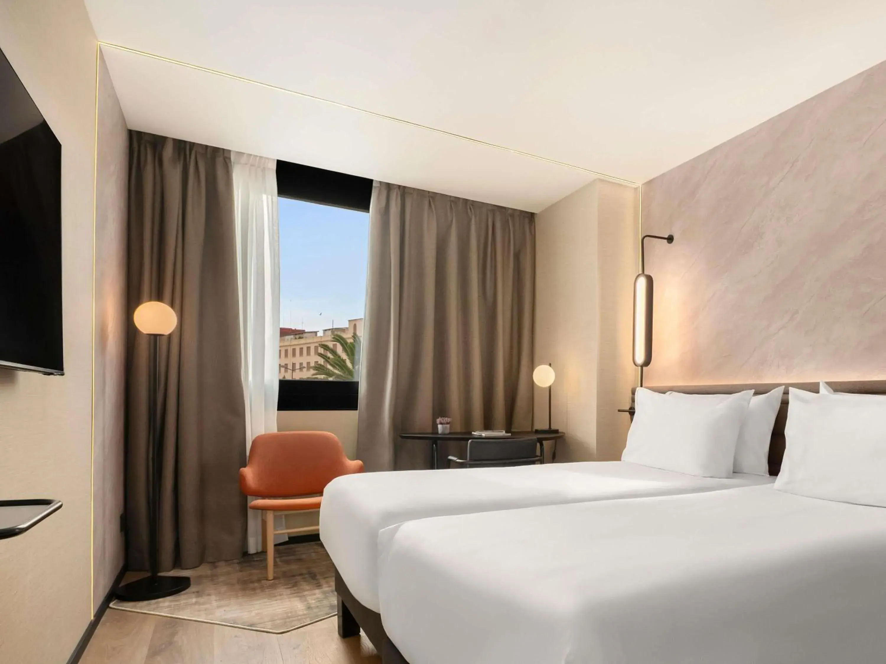 Superior Twin Room in Novotel Valencia Lavant Superior Twin Room in Novotel Valencia Lavant
