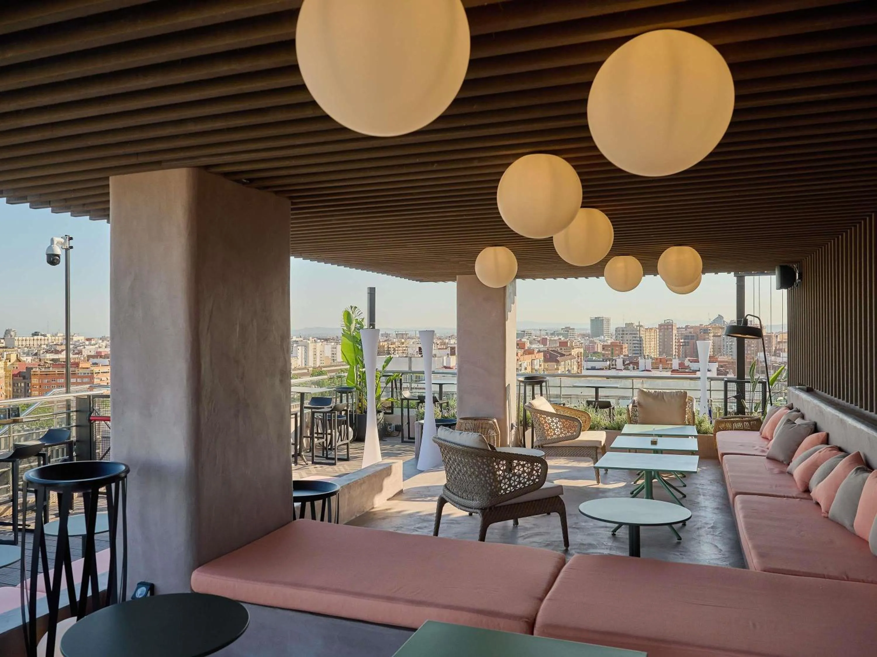 Lounge or bar in Novotel Valencia Lavant