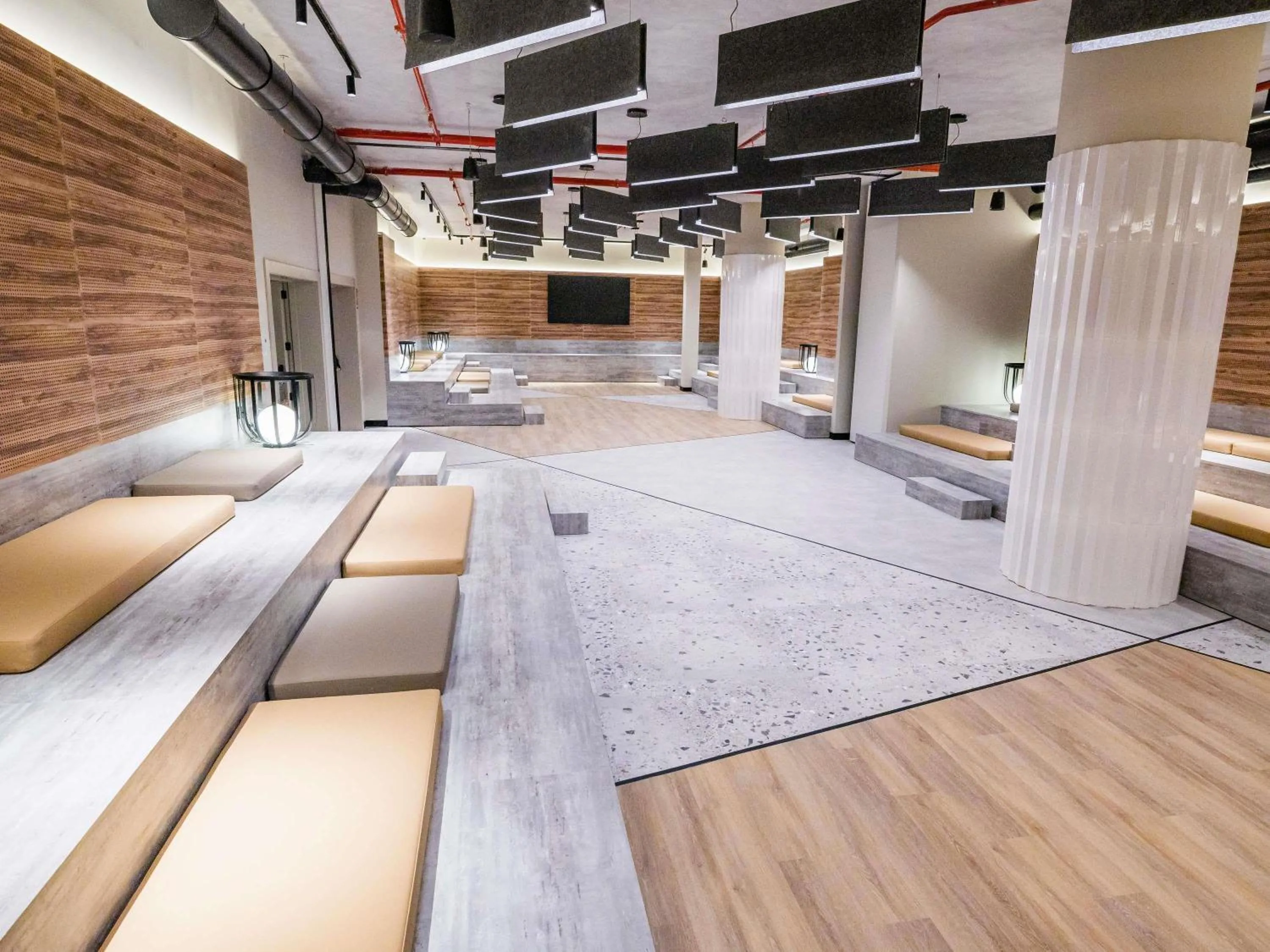 Meeting/conference room, Bed in Novotel Valencia Lavant